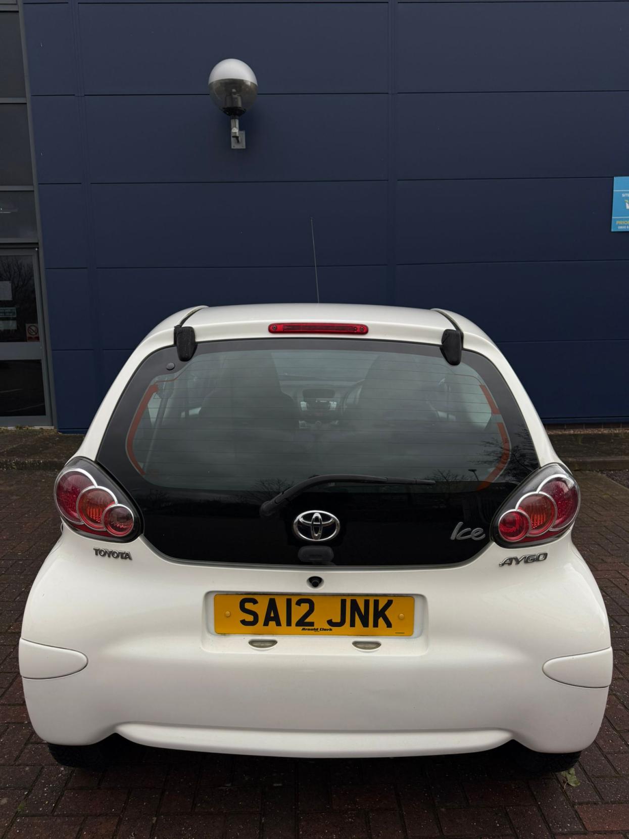 Toyota AYGO 1.0 VVT-i Ice Hatchback 3dr Petrol Manual Euro 5 (67 ps)