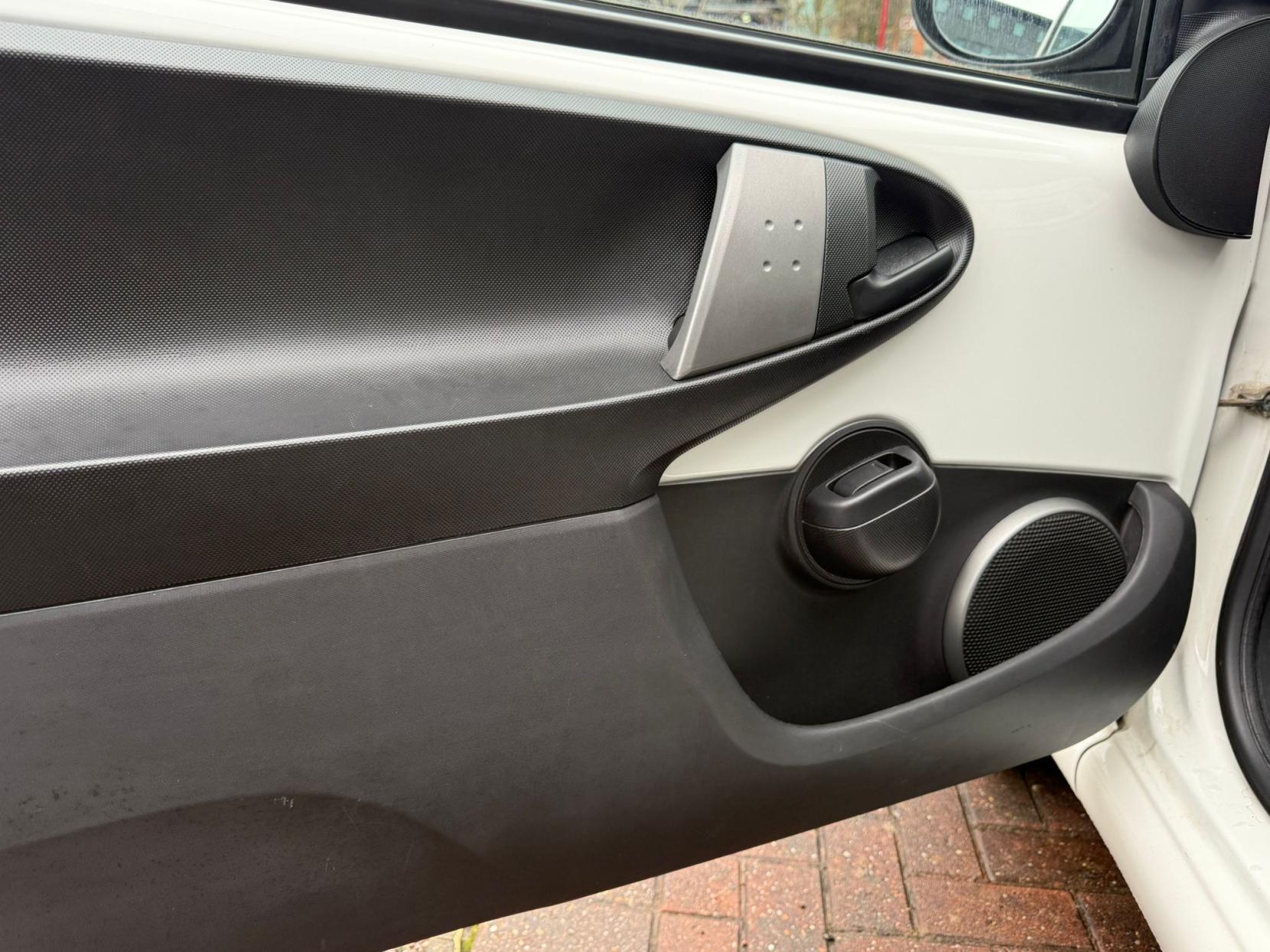 Toyota AYGO 1.0 VVT-i Ice Hatchback 3dr Petrol Manual Euro 5 (67 ps)