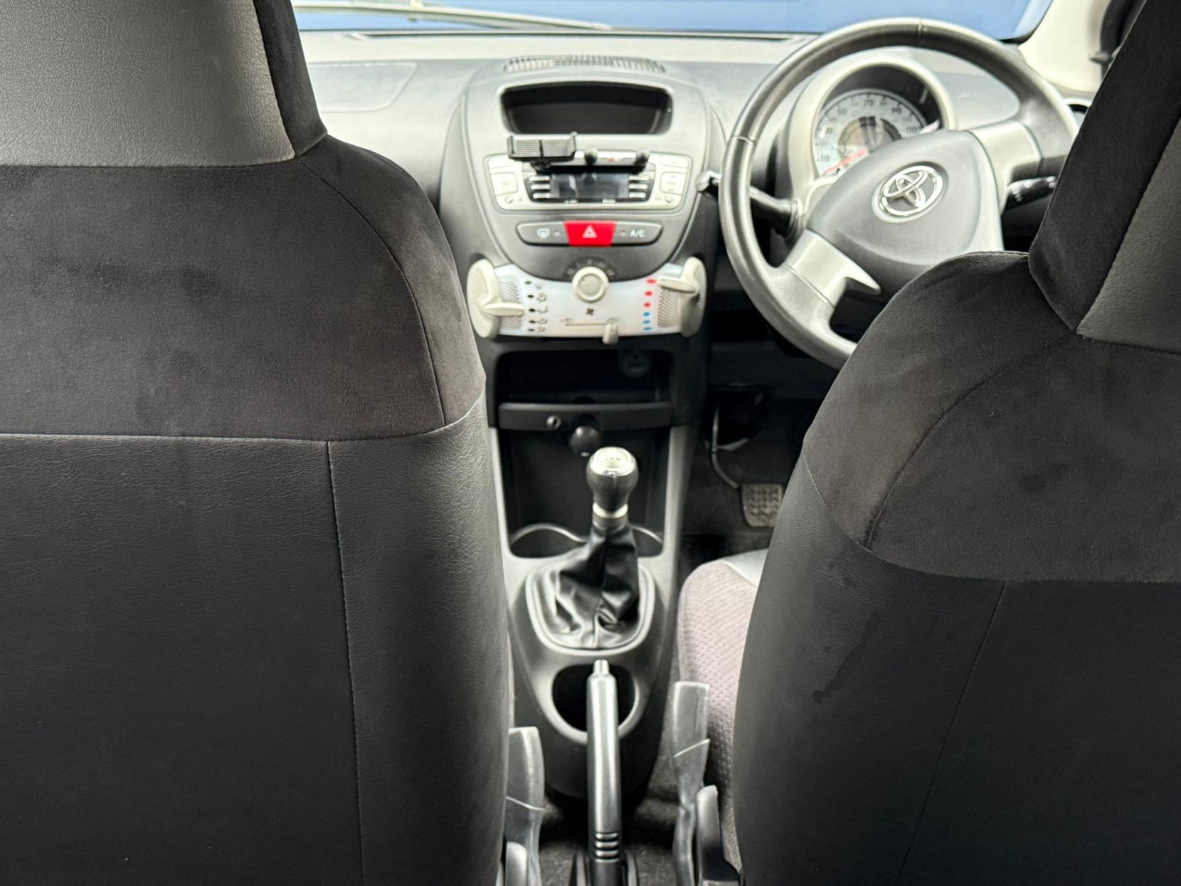 Toyota AYGO 1.0 VVT-i Ice Hatchback 3dr Petrol Manual Euro 5 (67 ps)