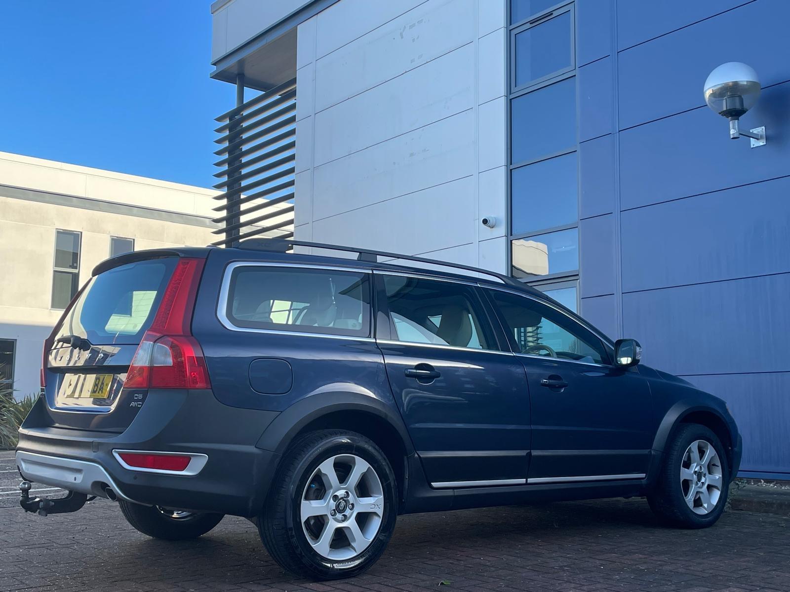 Volvo XC70 2.4 D5 SE Estate 5dr Diesel Geartronic AWD Euro 5 (205 ps)