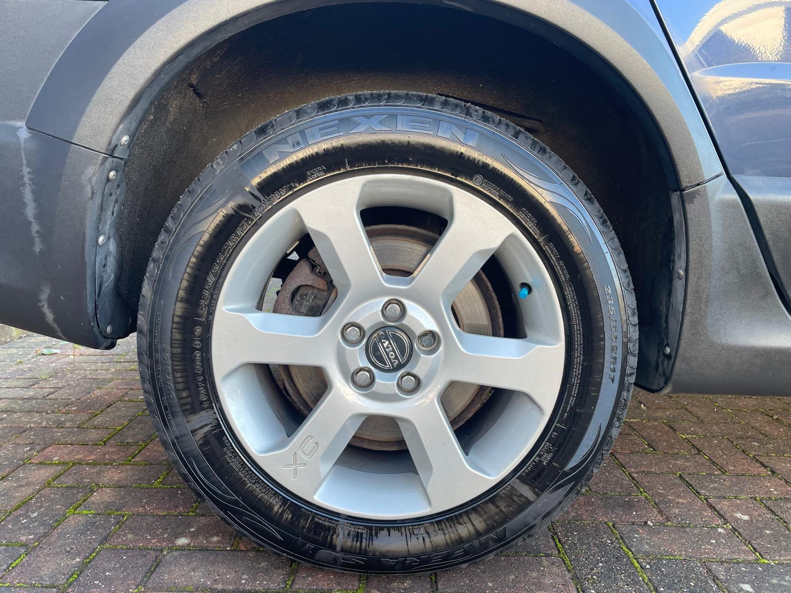 Volvo XC70 2.4 D5 SE Estate 5dr Diesel Geartronic AWD Euro 5 (205 ps)