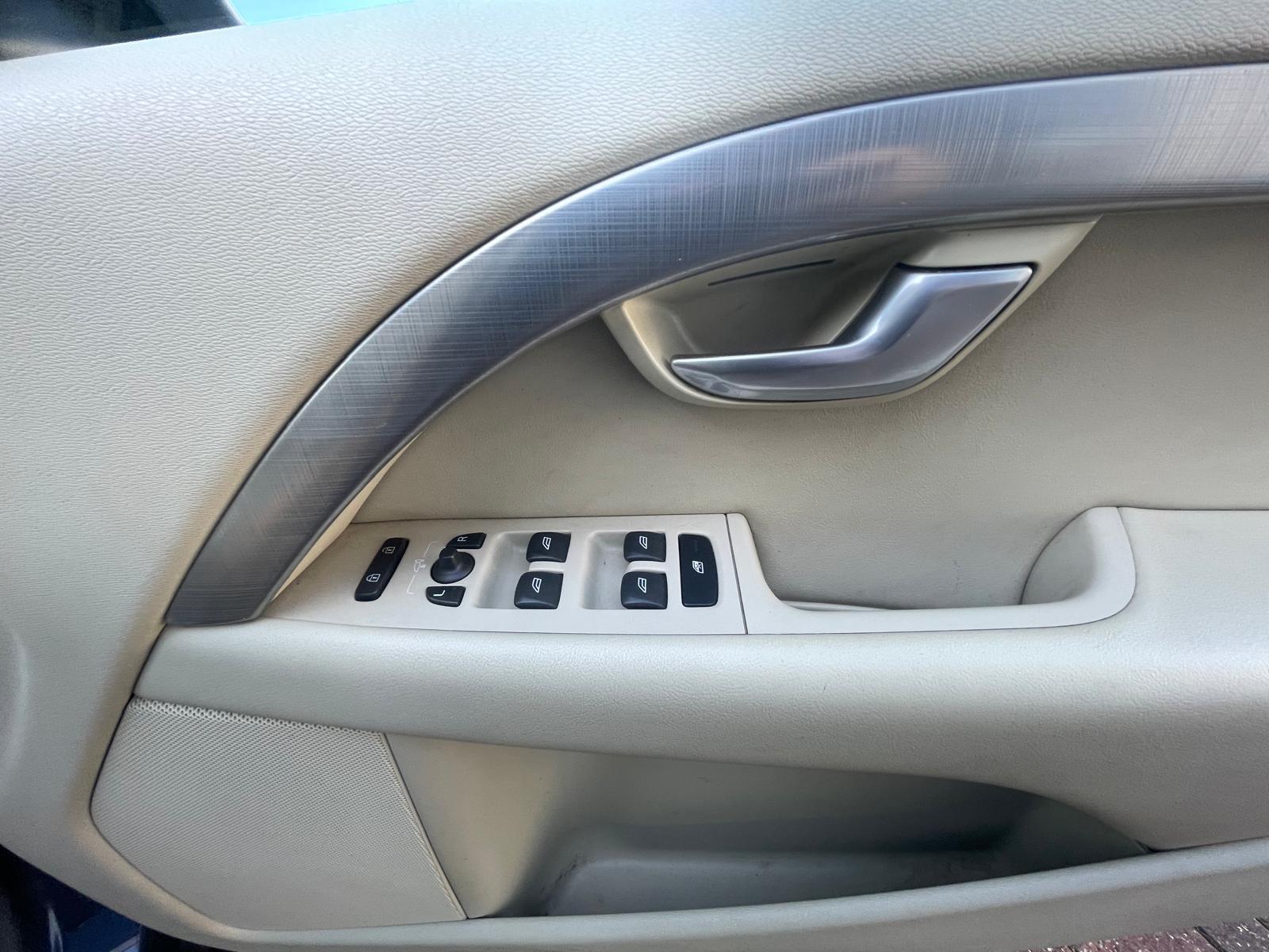 Volvo XC70 2.4 D5 SE Estate 5dr Diesel Geartronic AWD Euro 5 (205 ps)