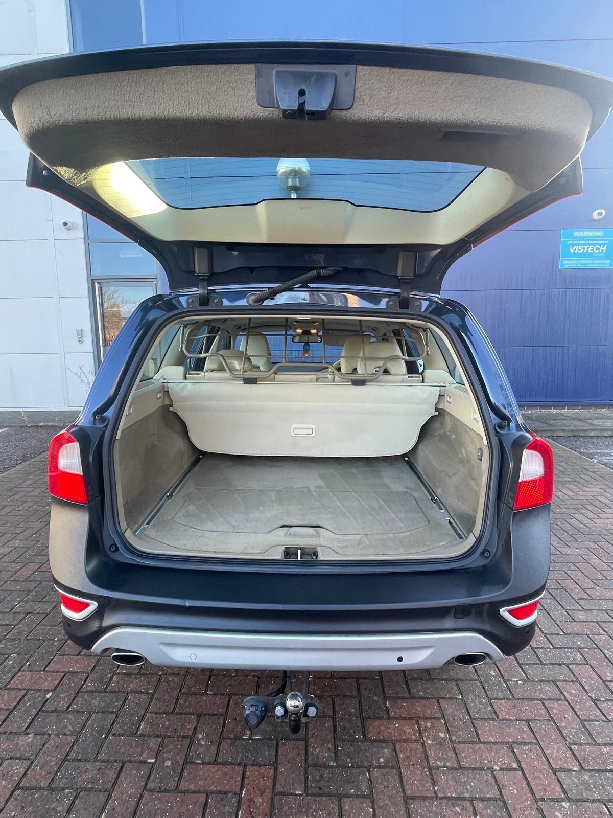 Volvo XC70 2.4 D5 SE Estate 5dr Diesel Geartronic AWD Euro 5 (205 ps)