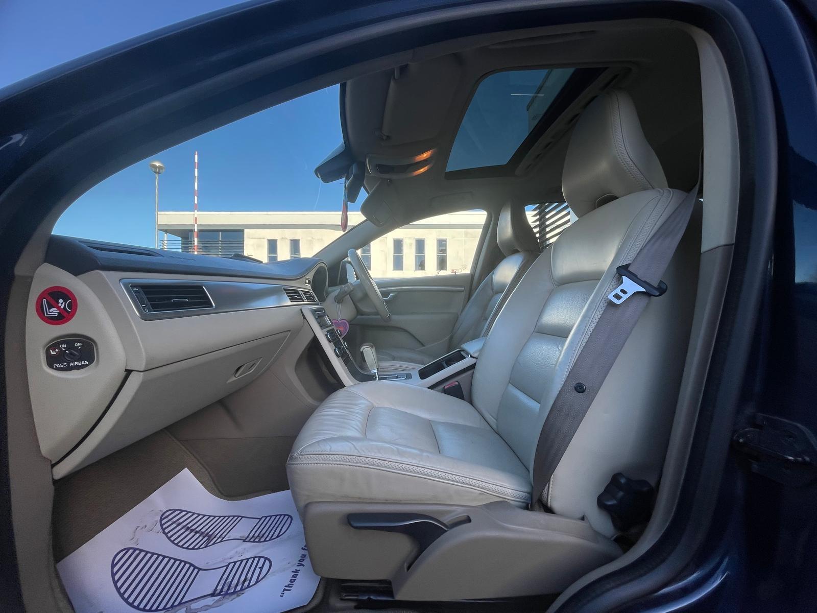 Volvo XC70 2.4 D5 SE Estate 5dr Diesel Geartronic AWD Euro 5 (205 ps)