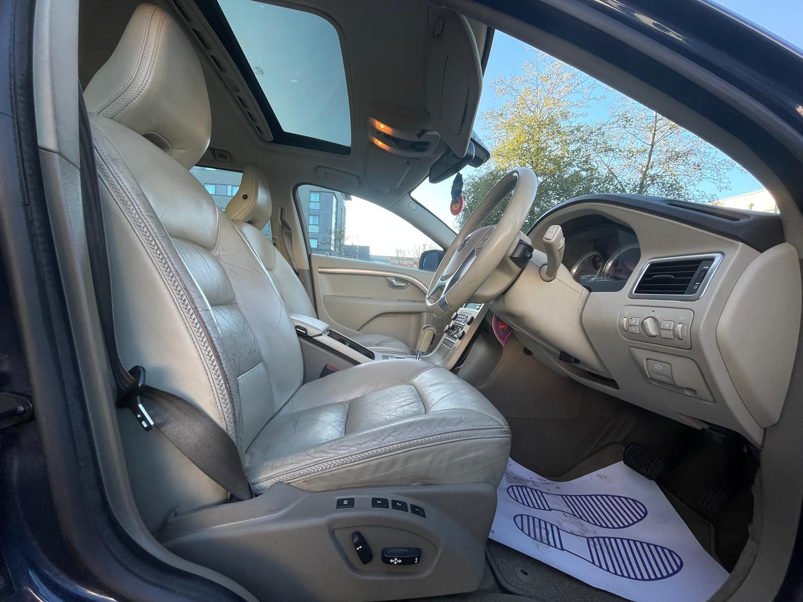 Volvo XC70 2.4 D5 SE Estate 5dr Diesel Geartronic AWD Euro 5 (205 ps)