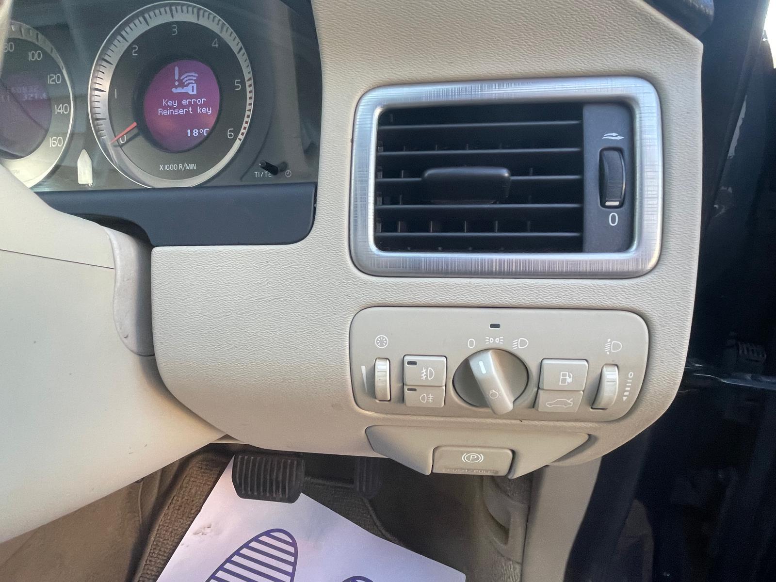 Volvo XC70 2.4 D5 SE Estate 5dr Diesel Geartronic AWD Euro 5 (205 ps)