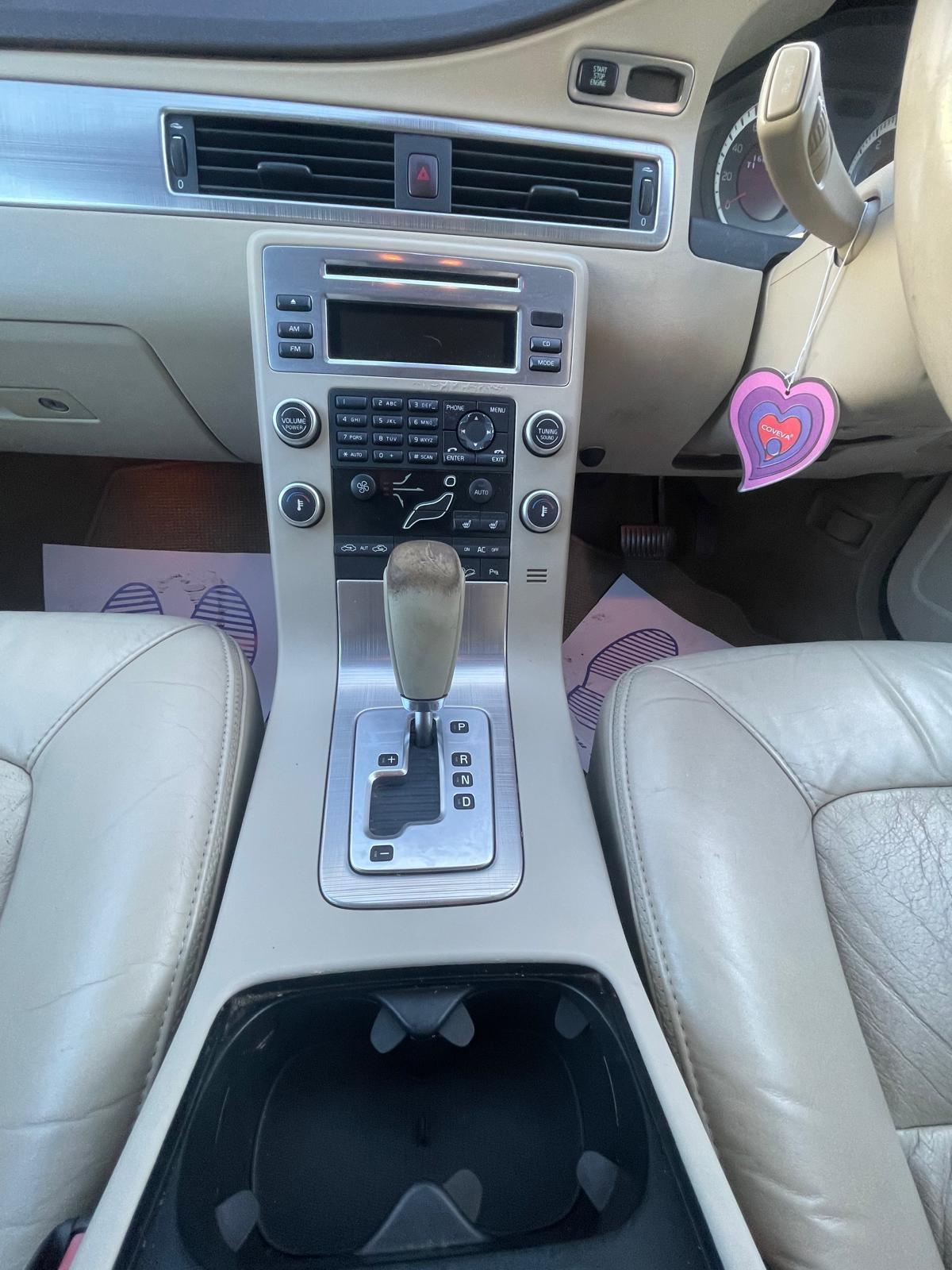 Volvo XC70 2.4 D5 SE Estate 5dr Diesel Geartronic AWD Euro 5 (205 ps)