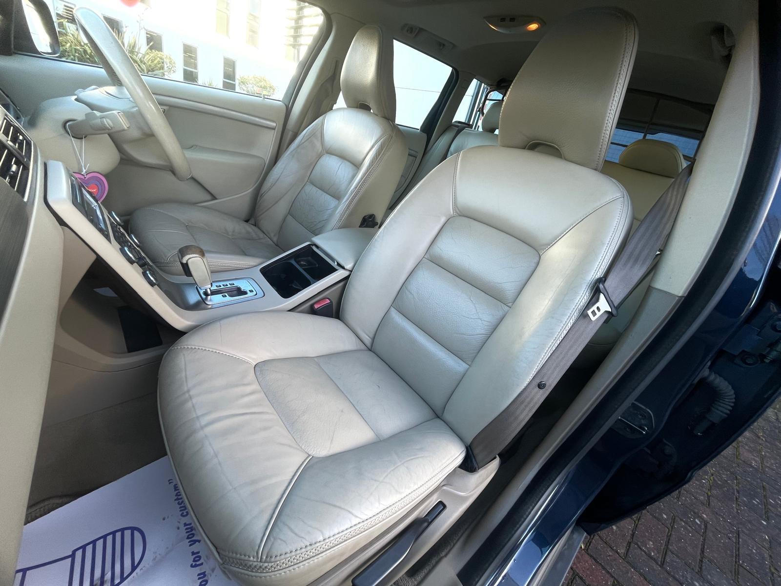 Volvo XC70 2.4 D5 SE Estate 5dr Diesel Geartronic AWD Euro 5 (205 ps)