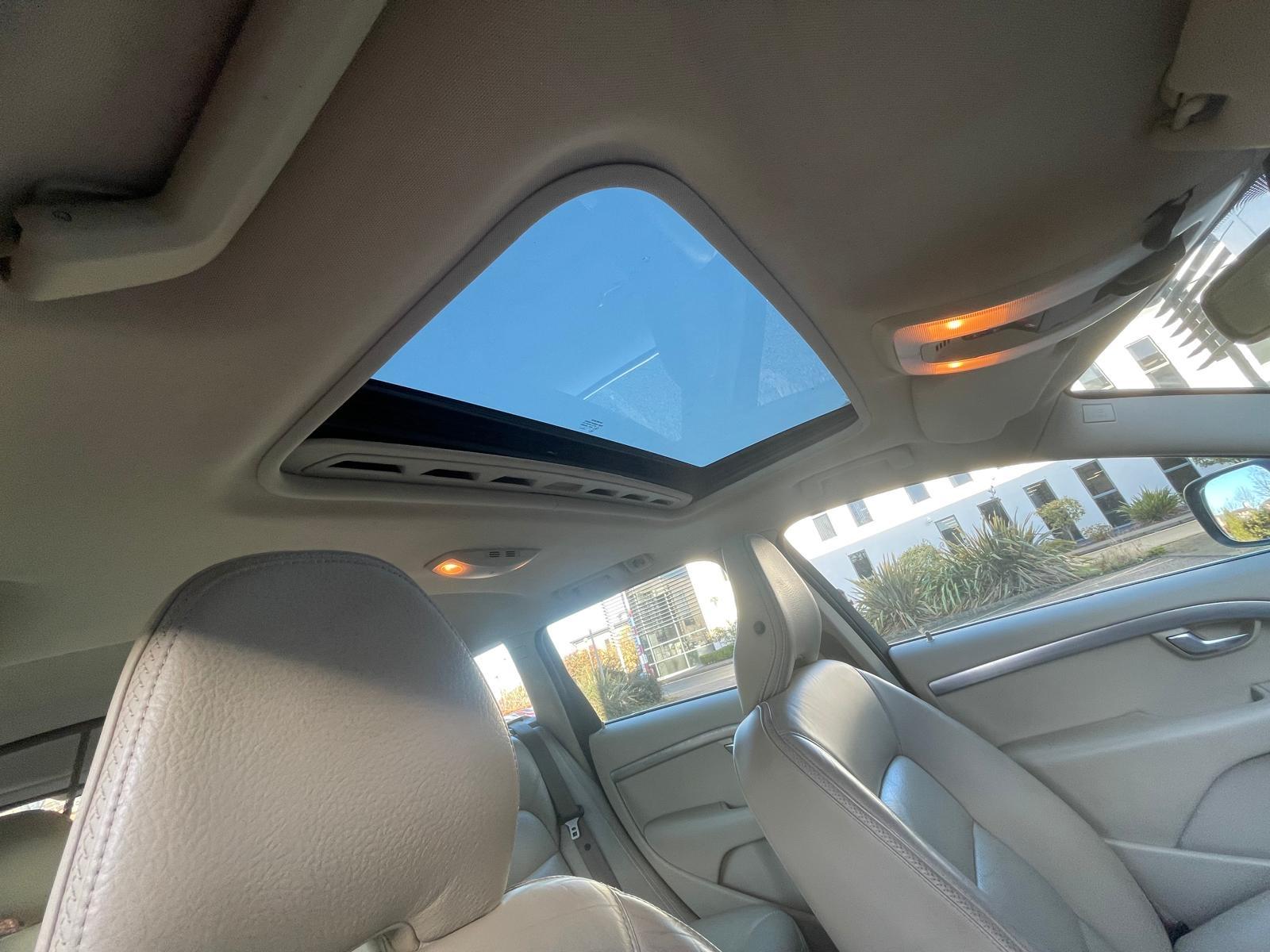 Volvo XC70 2.4 D5 SE Estate 5dr Diesel Geartronic AWD Euro 5 (205 ps)