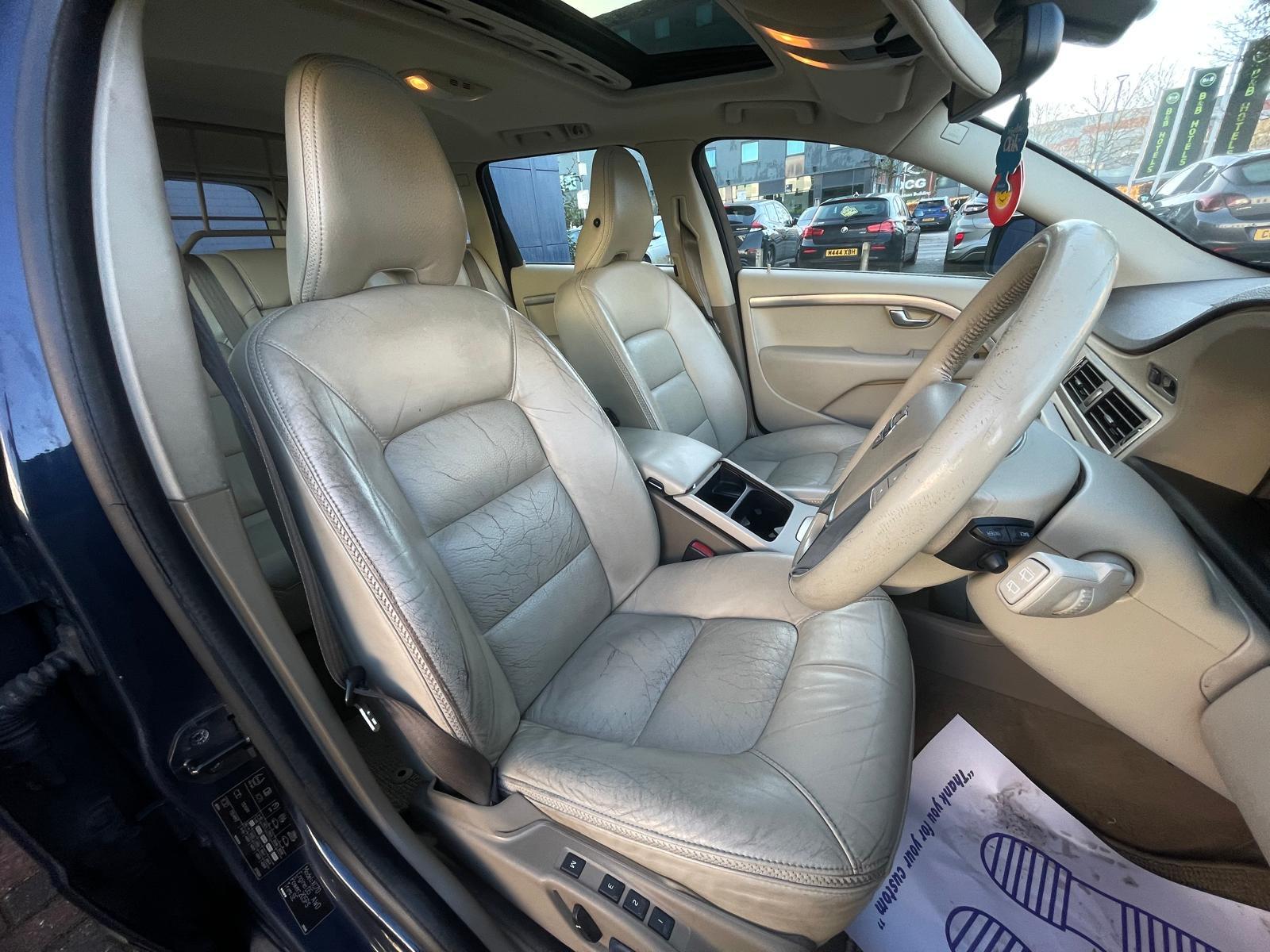 Volvo XC70 2.4 D5 SE Estate 5dr Diesel Geartronic AWD Euro 5 (205 ps)