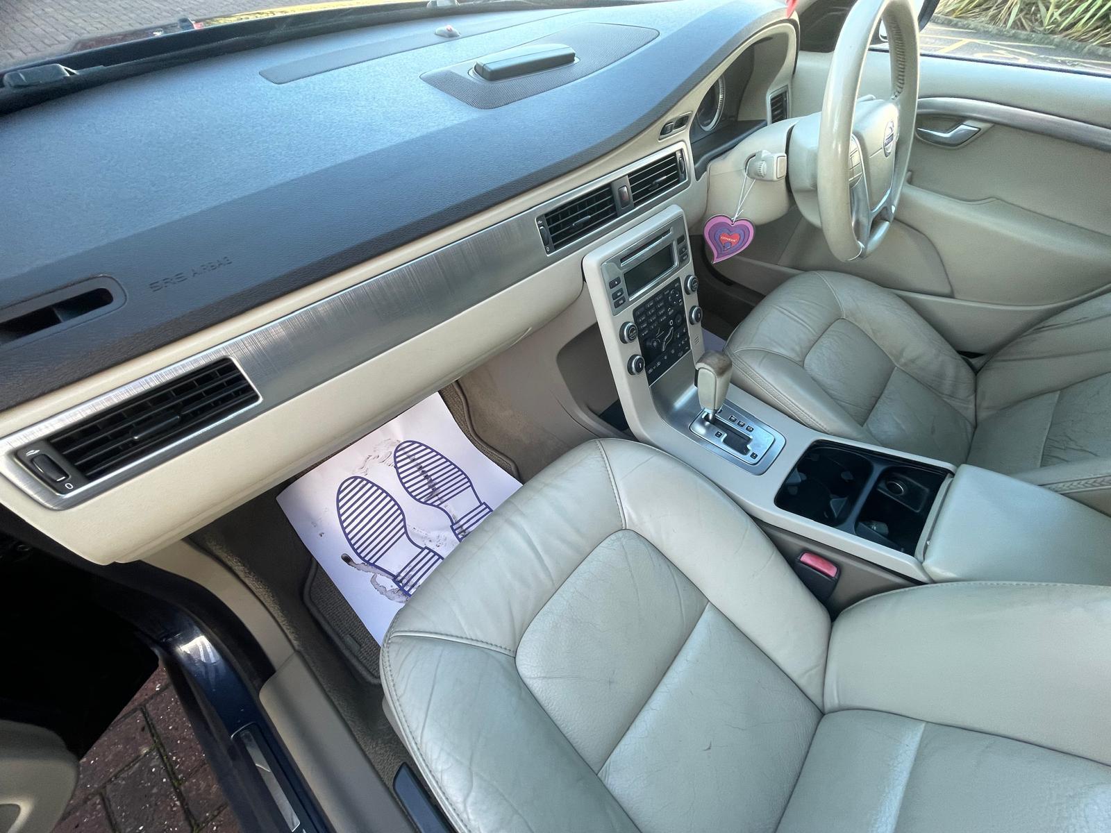 Volvo XC70 2.4 D5 SE Estate 5dr Diesel Geartronic AWD Euro 5 (205 ps)