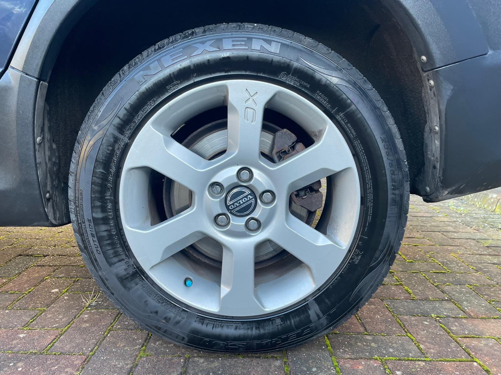 Volvo XC70 2.4 D5 SE Estate 5dr Diesel Geartronic AWD Euro 5 (205 ps)