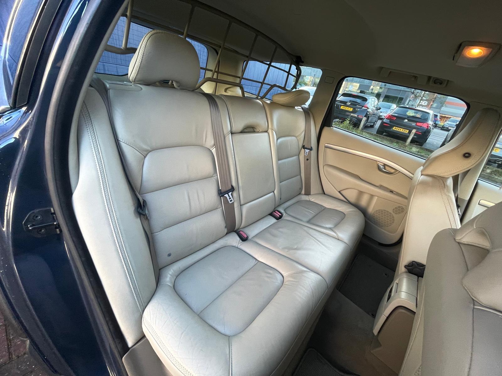 Volvo XC70 2.4 D5 SE Estate 5dr Diesel Geartronic AWD Euro 5 (205 ps)