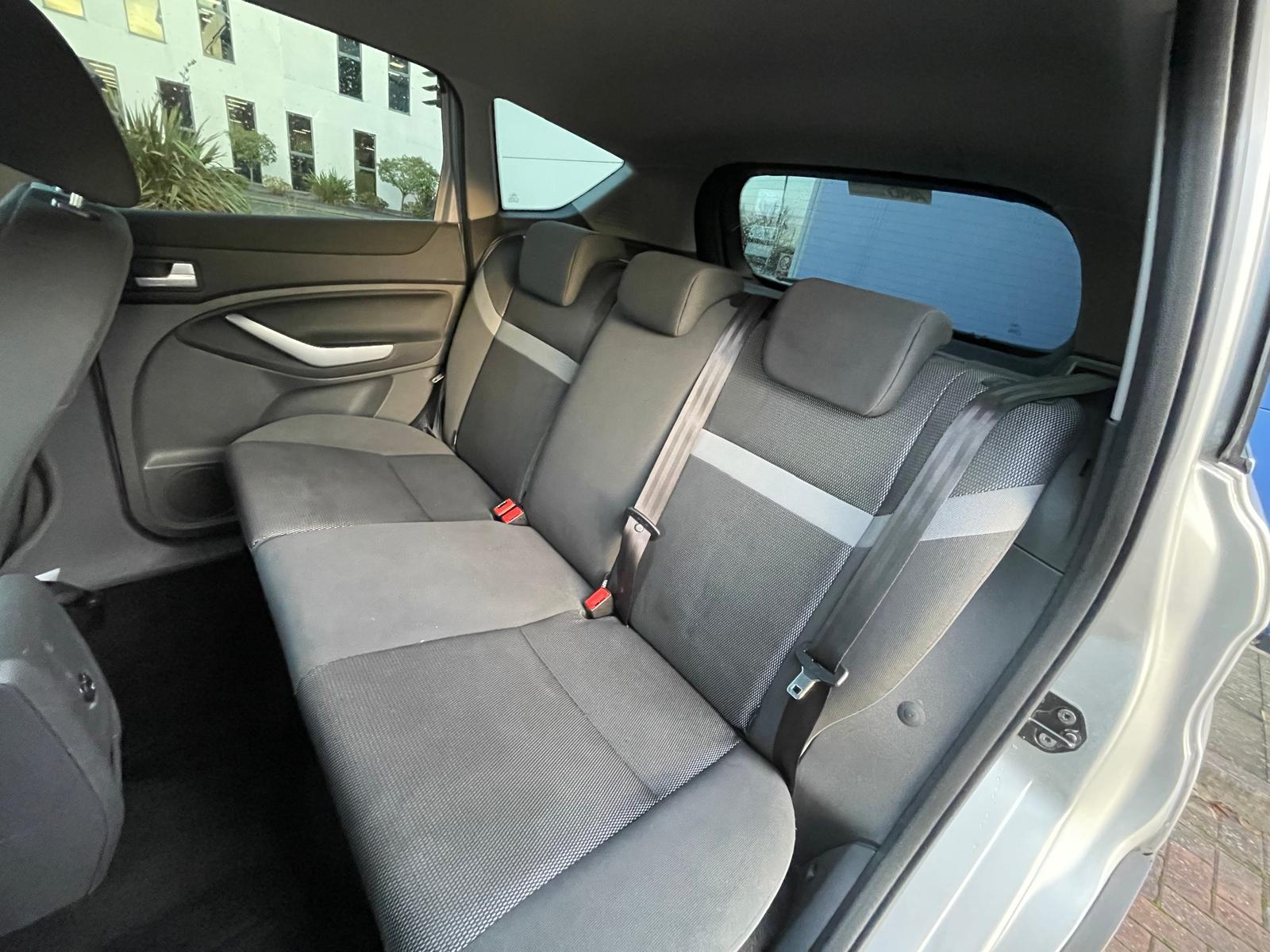 Ford Kuga 2.0 TDCi Zetec SUV 5dr Diesel Manual 2WD Euro 5 (140 ps)