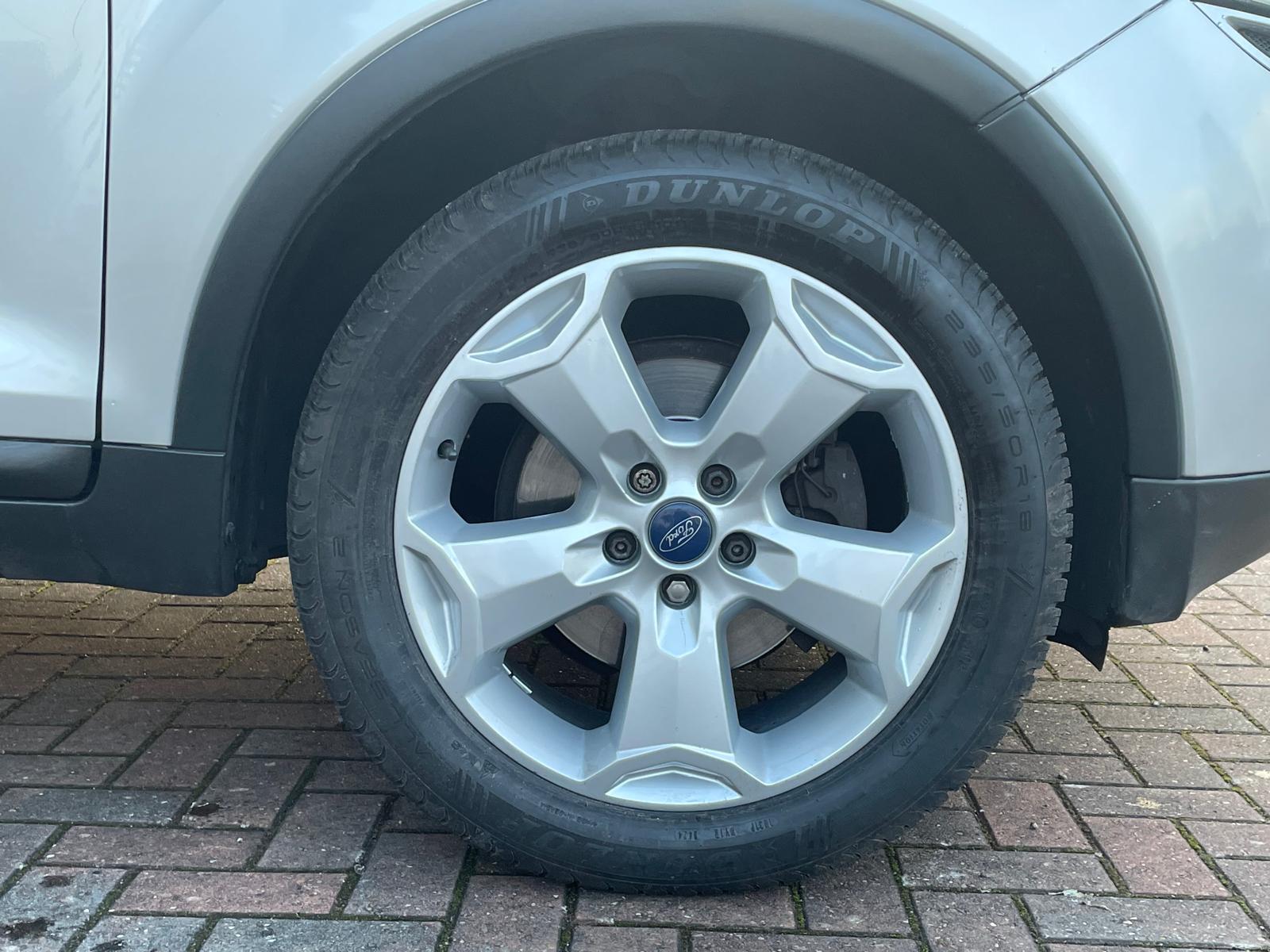 Ford Kuga 2.0 TDCi Zetec SUV 5dr Diesel Manual 2WD Euro 5 (140 ps)