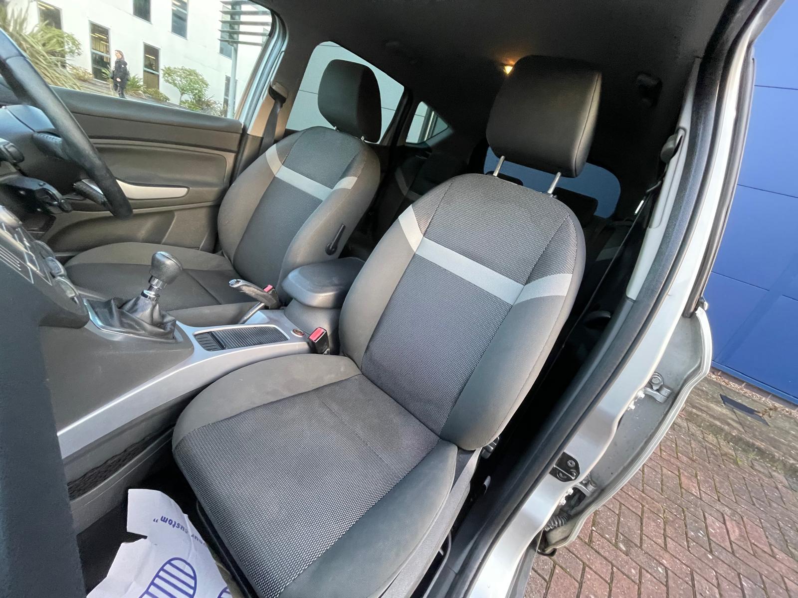 Ford Kuga 2.0 TDCi Zetec SUV 5dr Diesel Manual 2WD Euro 5 (140 ps)