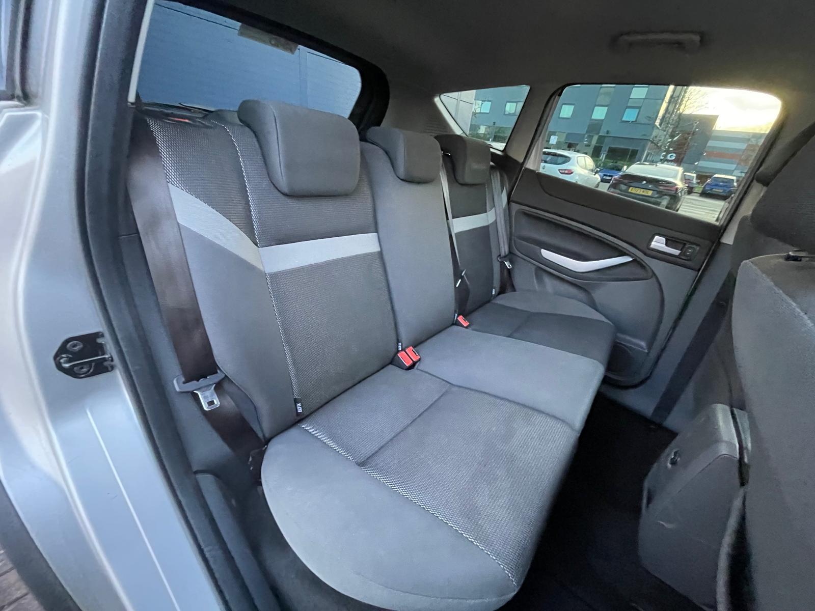 Ford Kuga 2.0 TDCi Zetec SUV 5dr Diesel Manual 2WD Euro 5 (140 ps)