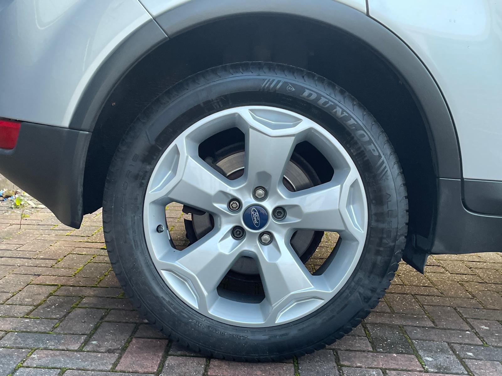 Ford Kuga 2.0 TDCi Zetec SUV 5dr Diesel Manual 2WD Euro 5 (140 ps)