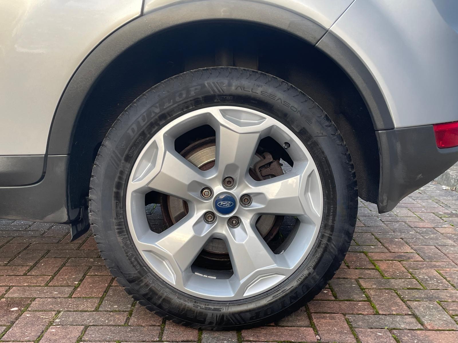 Ford Kuga 2.0 TDCi Zetec SUV 5dr Diesel Manual 2WD Euro 5 (140 ps)