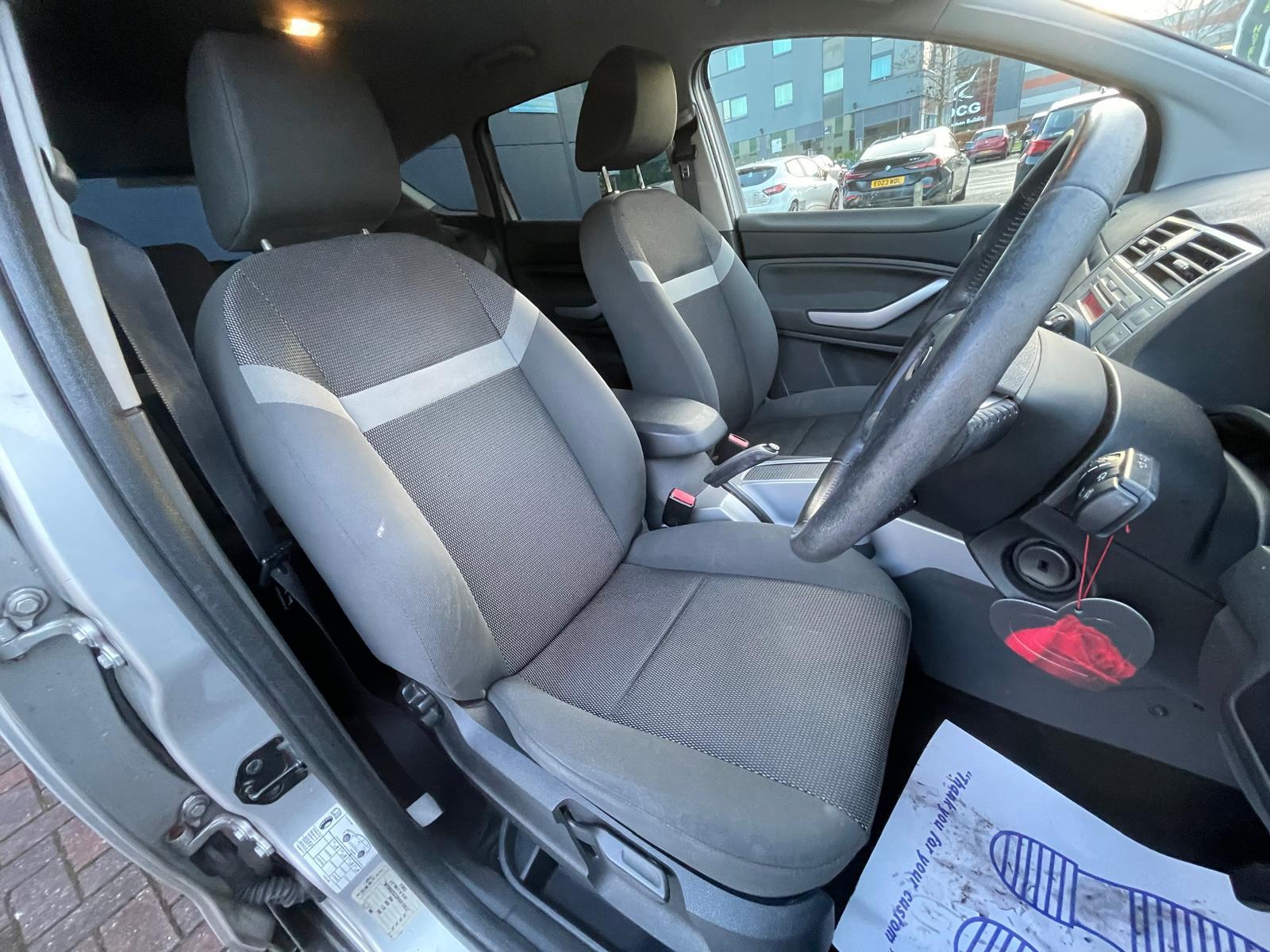 Ford Kuga 2.0 TDCi Zetec SUV 5dr Diesel Manual 2WD Euro 5 (140 ps)