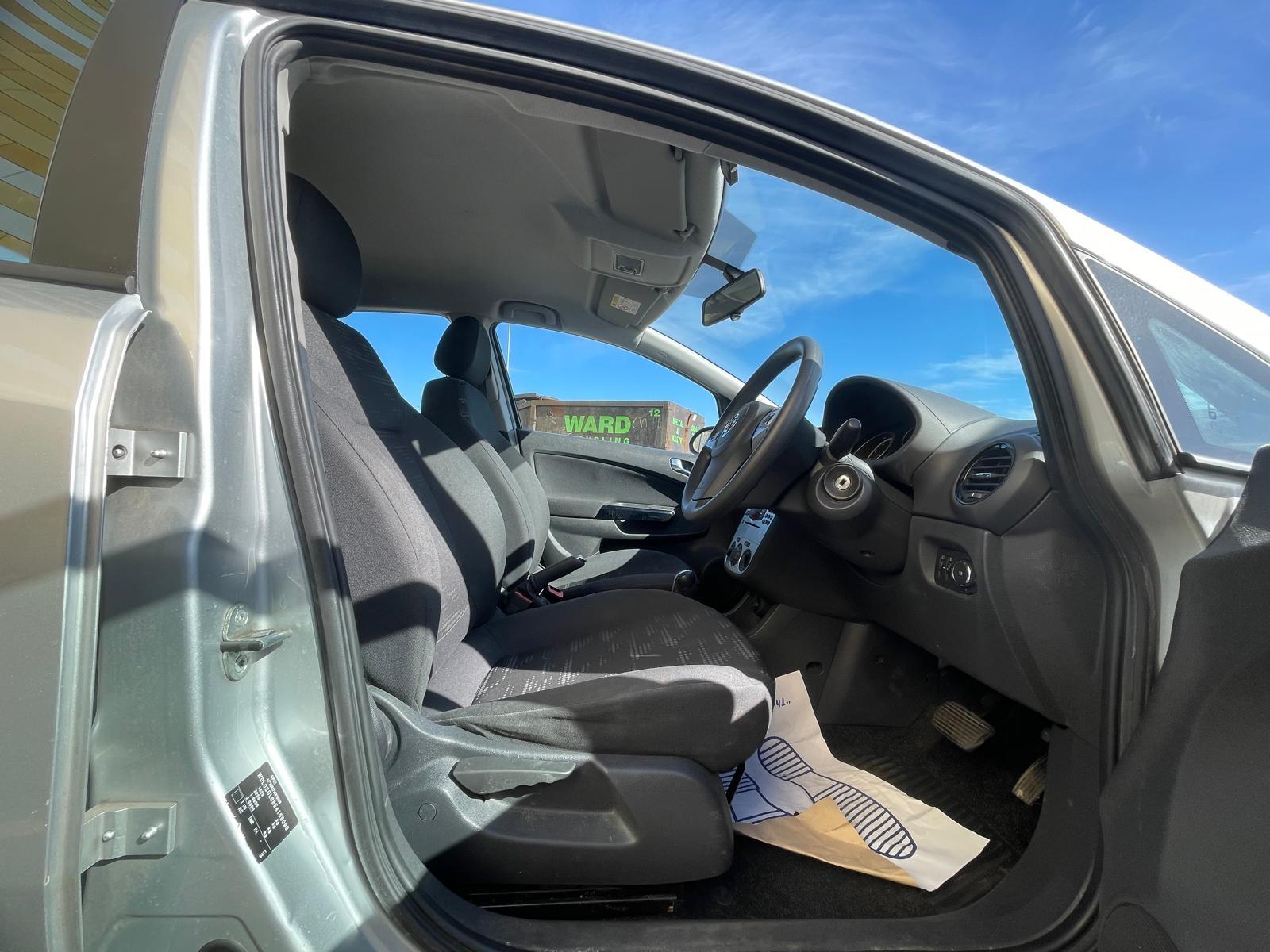 Vauxhall Corsa 1.2 16V Design Hatchback 5dr Petrol Easytronic Euro 5 (A/C) (85 ps)