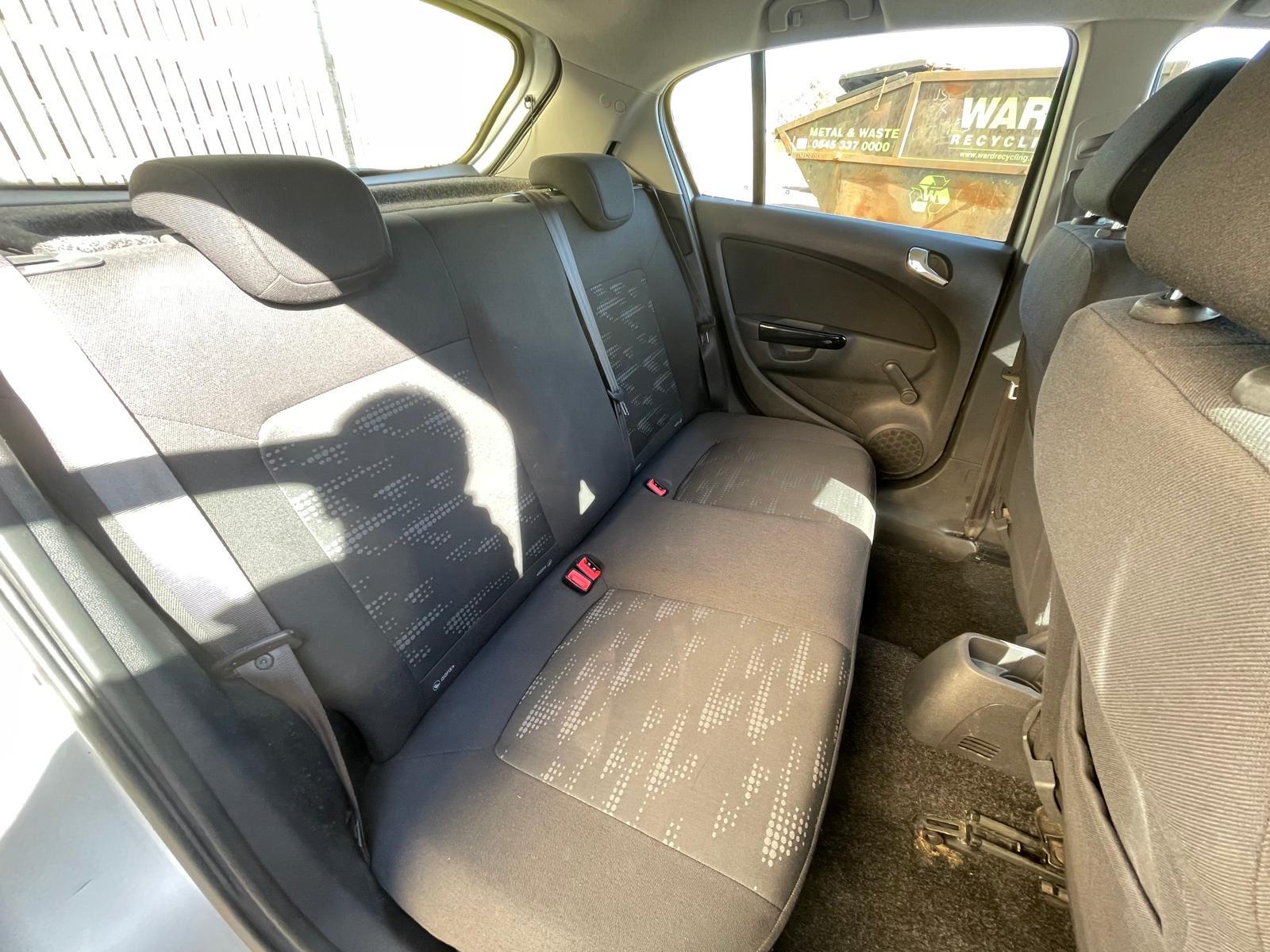 Vauxhall Corsa 1.2 16V Design Hatchback 5dr Petrol Easytronic Euro 5 (A/C) (85 ps)