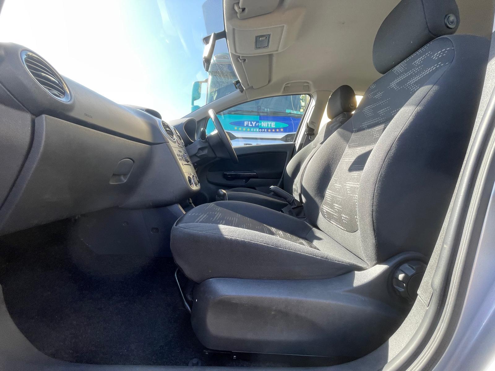 Vauxhall Corsa 1.2 16V Design Hatchback 5dr Petrol Easytronic Euro 5 (A/C) (85 ps)