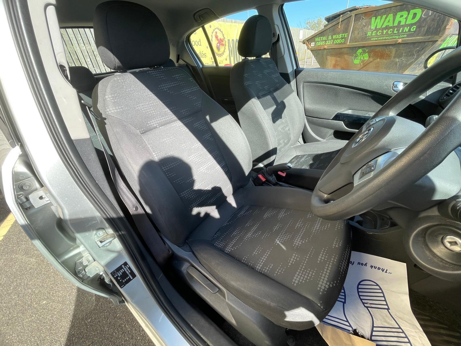 Vauxhall Corsa 1.2 16V Design Hatchback 5dr Petrol Easytronic Euro 5 (A/C) (85 ps)