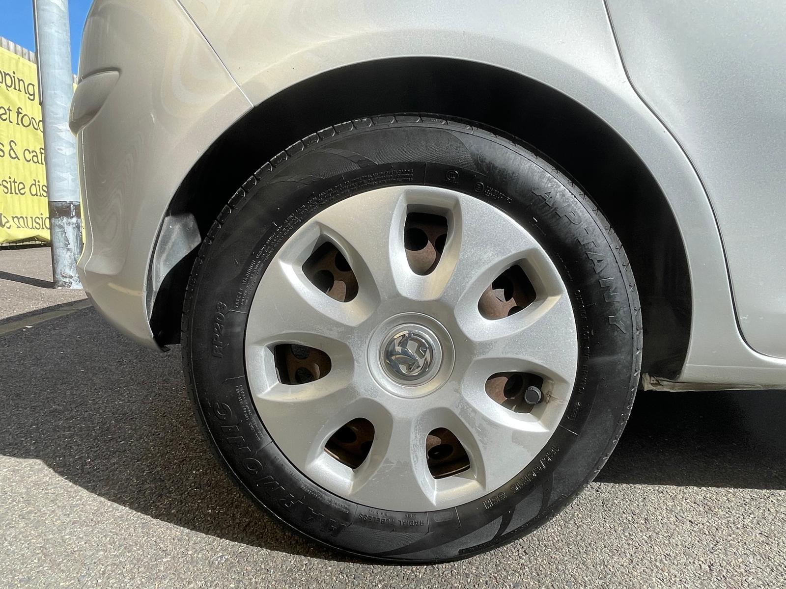 Vauxhall Corsa 1.2 16V Design Hatchback 5dr Petrol Easytronic Euro 5 (A/C) (85 ps)