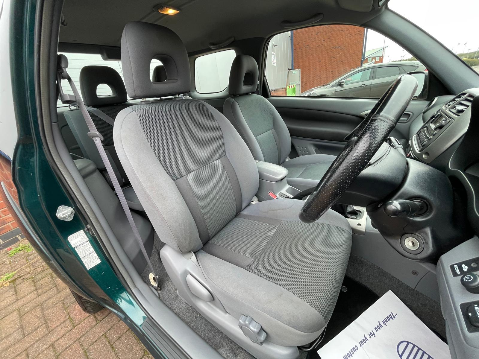 Toyota RAV4 2.0 VVT-i NRG SUV 3dr Petrol Manual 4WD (211 g/km, 147 bhp)