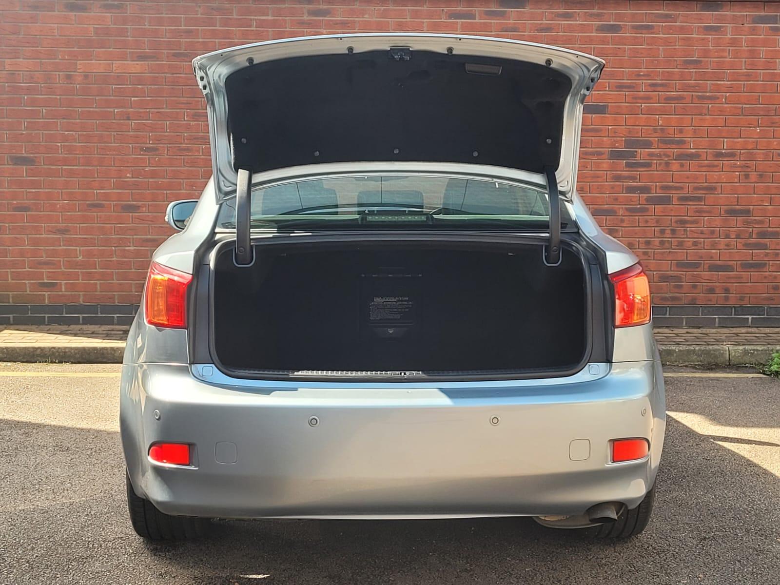 Lexus IS 2.2 220TD SE-L Saloon 4dr Diesel Manual (148 g/km, 175 bhp)