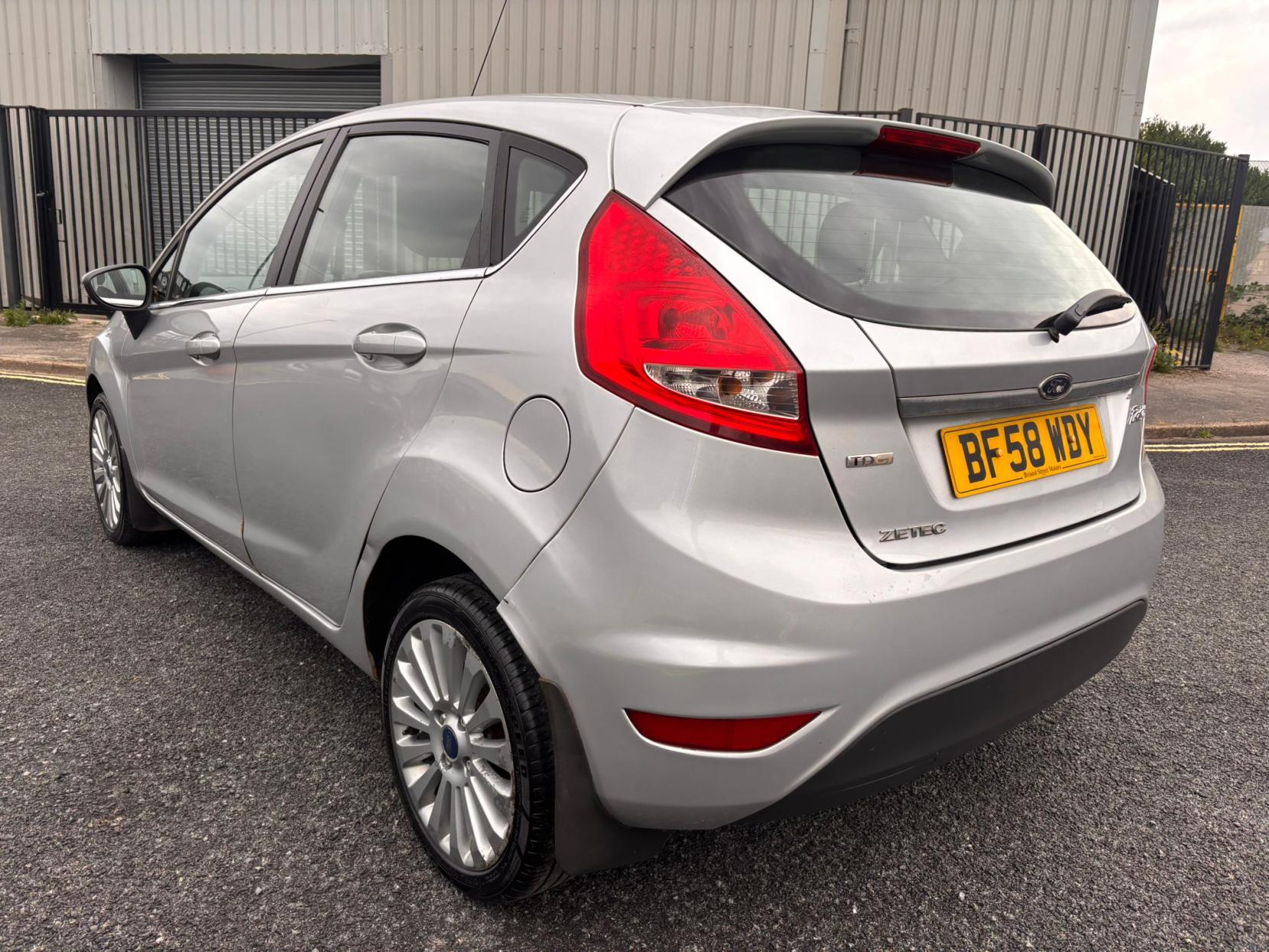 Ford Fiesta 1.4 TDCi Zetec Hatchback 5dr Diesel Manual (110 g/km, 67 bhp)