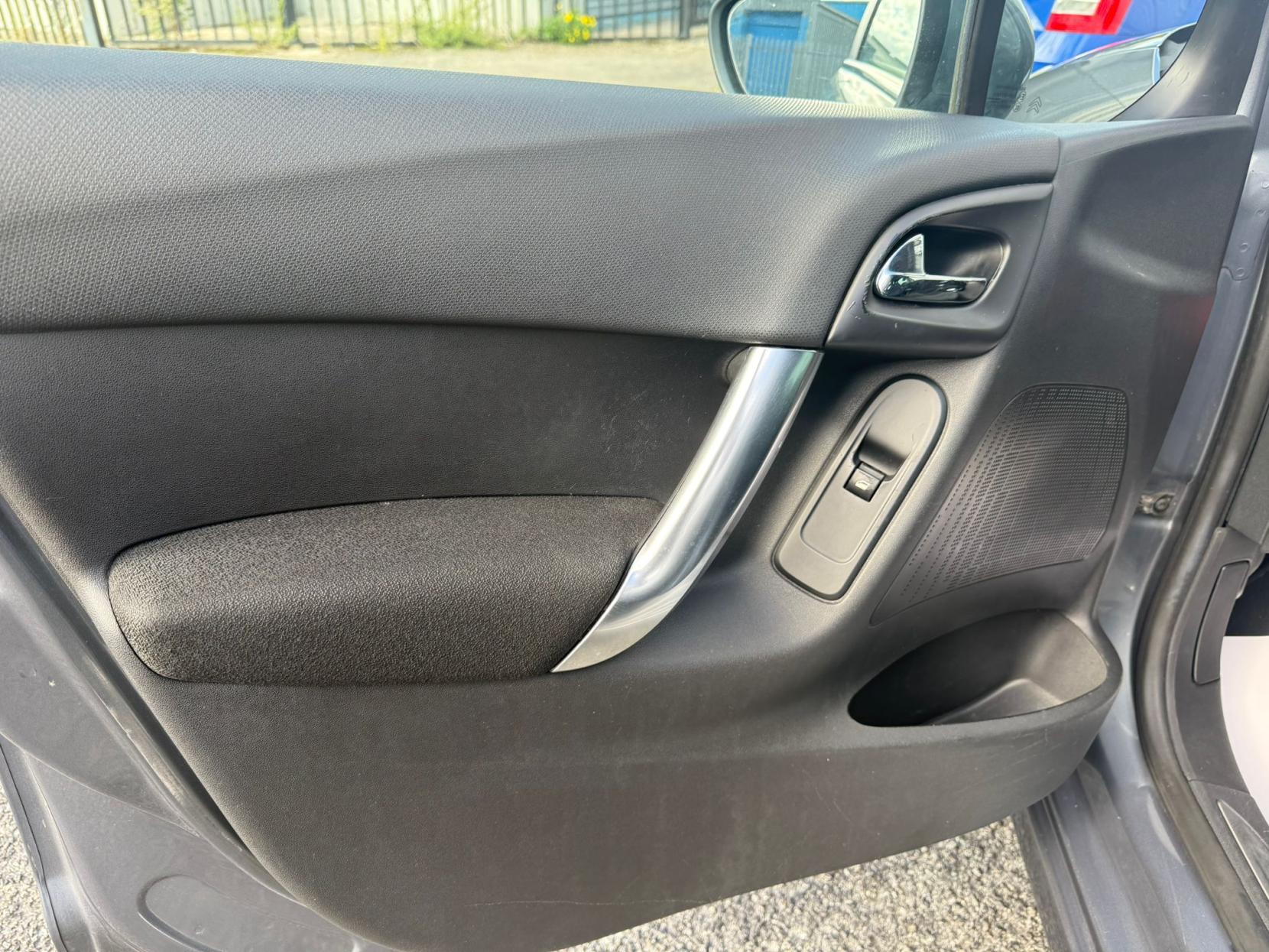 Citroen C3 1.6 HDi Exclusive Hatchback 5dr Diesel Manual Euro 4 (90 ps)