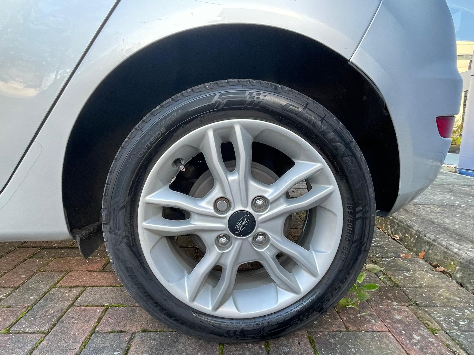 Ford Fiesta 1.5 TDCi Zetec Hatchback 5dr Diesel Manual Euro 6 (75 ps)