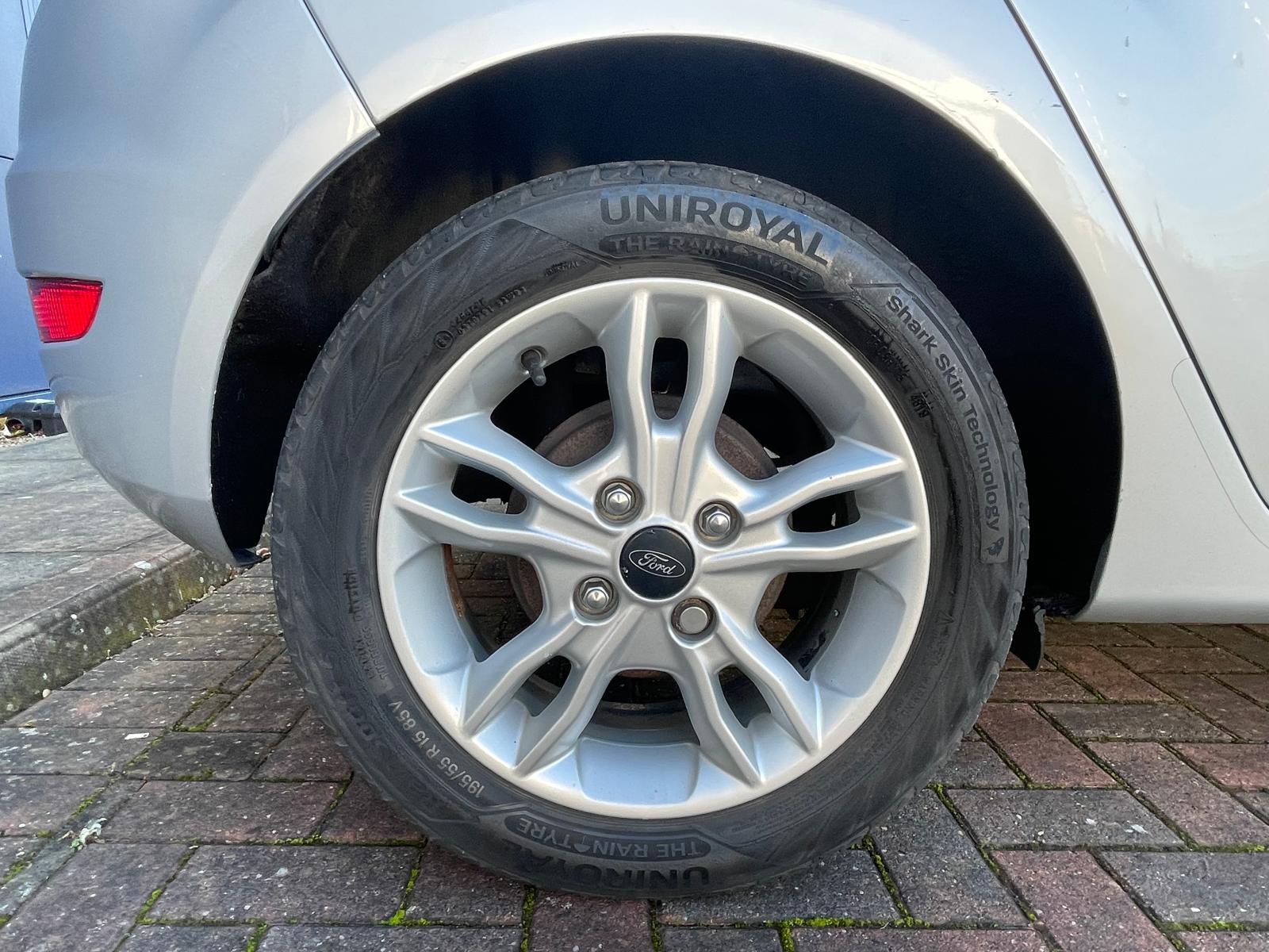 Ford Fiesta 1.5 TDCi Zetec Hatchback 5dr Diesel Manual Euro 6 (75 ps)