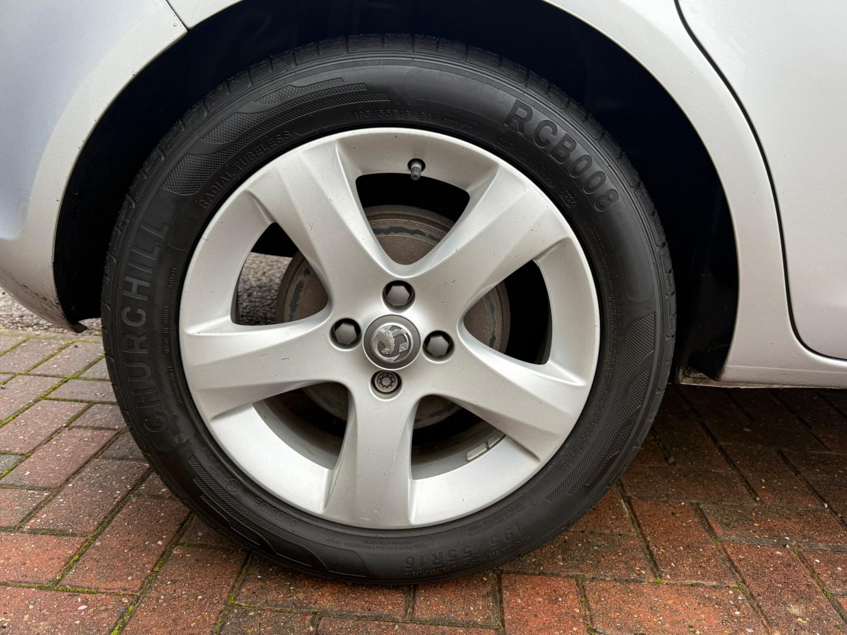 Vauxhall Corsa 1.4 16V SXi Hatchback 5dr Petrol Manual Wide Ratio Euro 5 (A/C) (100 ps)