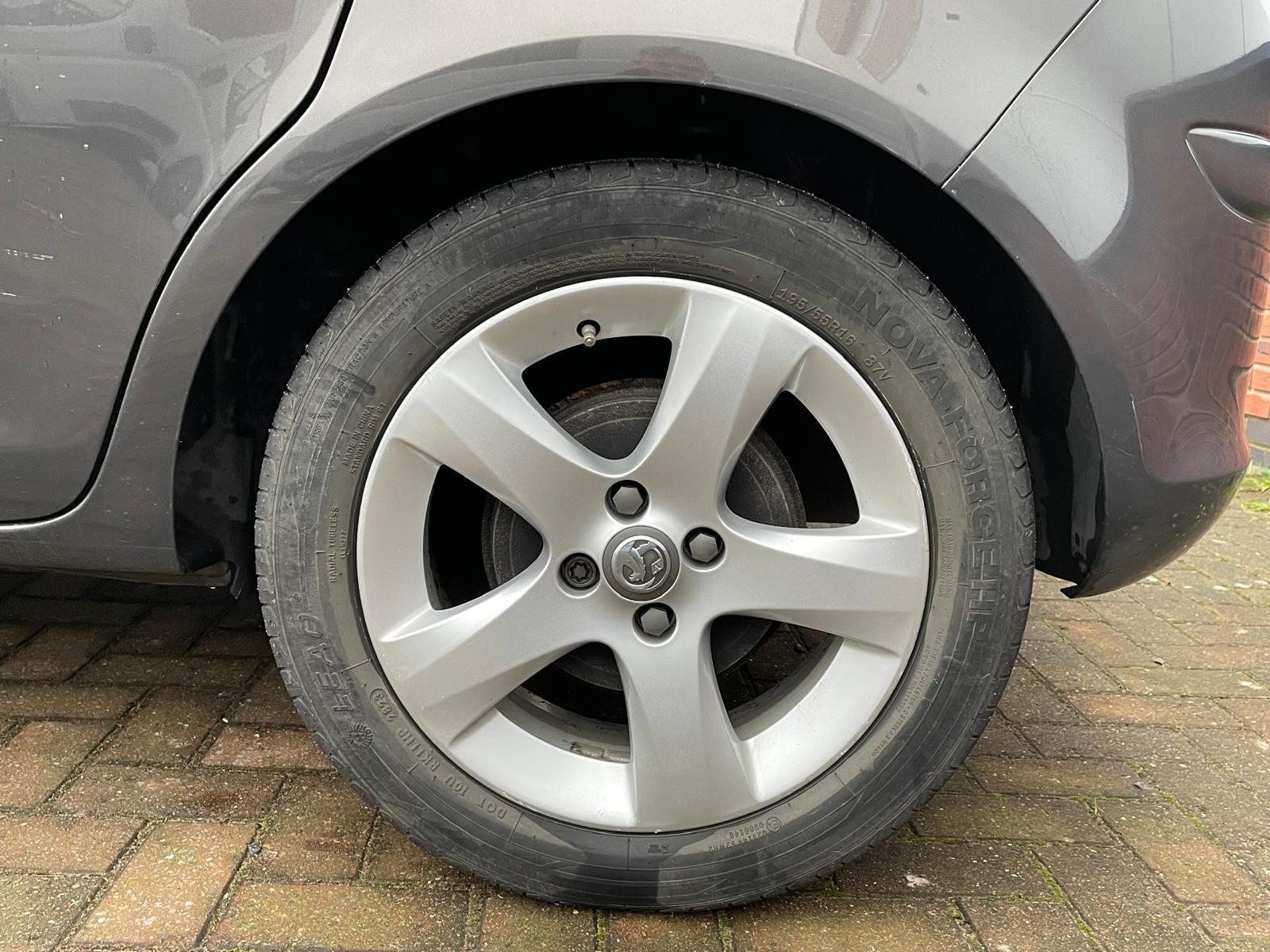 Vauxhall Corsa 1.4 16V SXi Hatchback 5dr Petrol Manual Wide Ratio Euro 5 (100 ps)