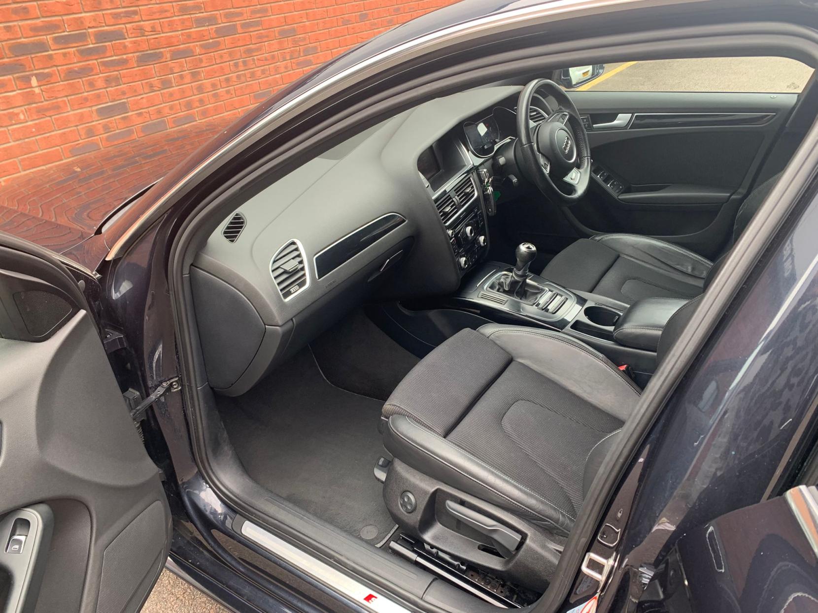 Audi A4 Avant 2.0 TDI S line Estate 5dr Diesel Manual Euro 5 (s/s) (143 ps)