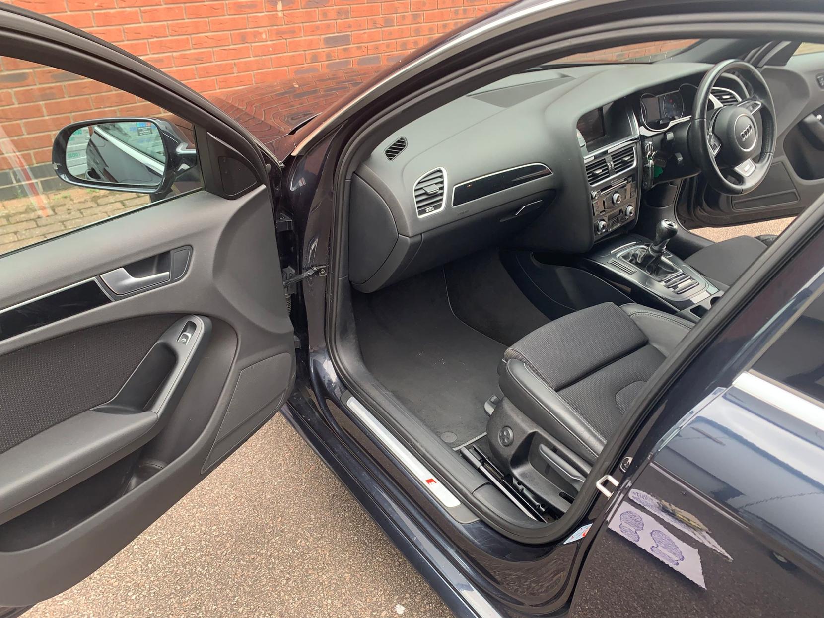 Audi A4 Avant 2.0 TDI S line Estate 5dr Diesel Manual Euro 5 (s/s) (143 ps)