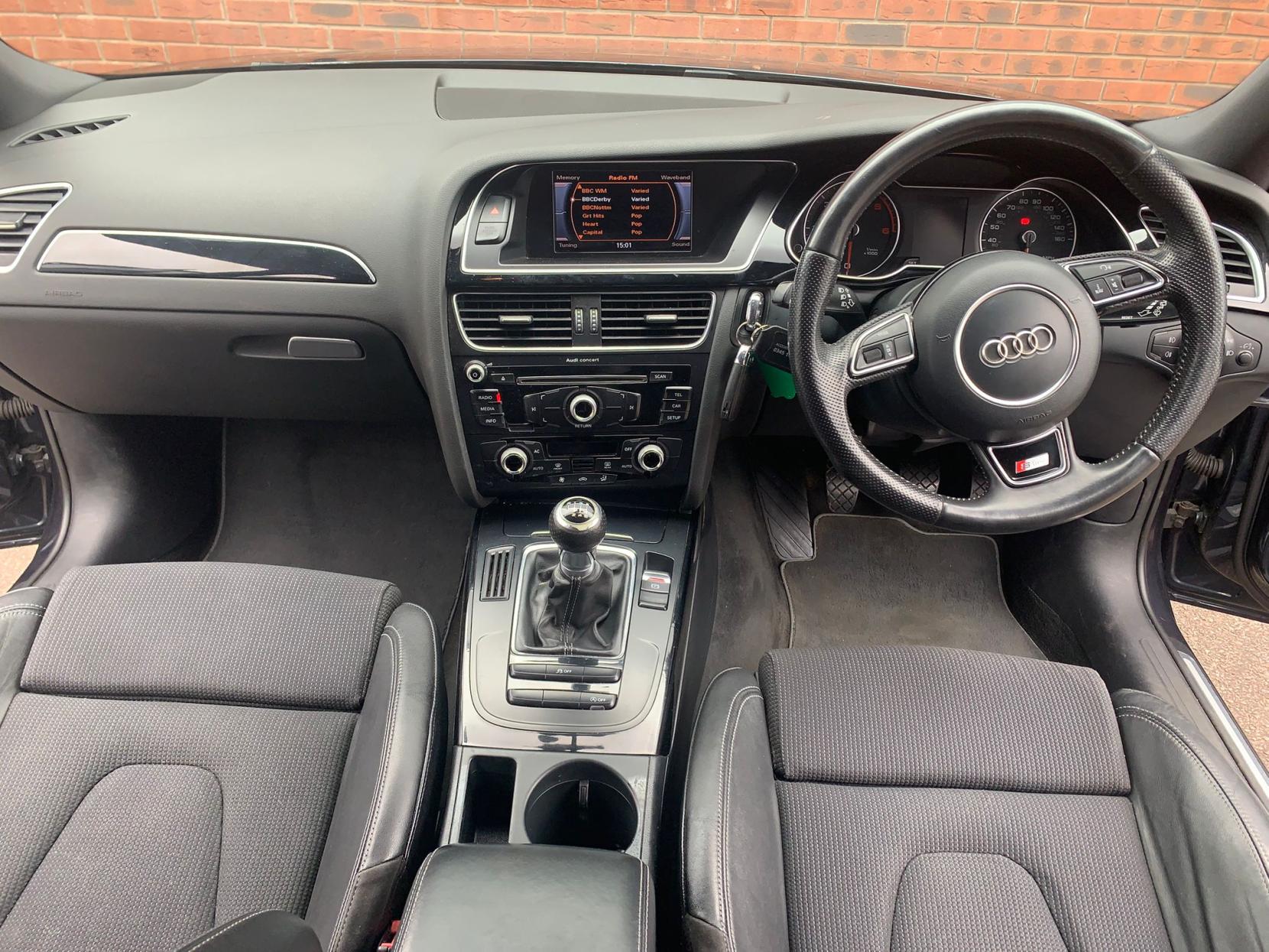 Audi A4 Avant 2.0 TDI S line Estate 5dr Diesel Manual Euro 5 (s/s) (143 ps)