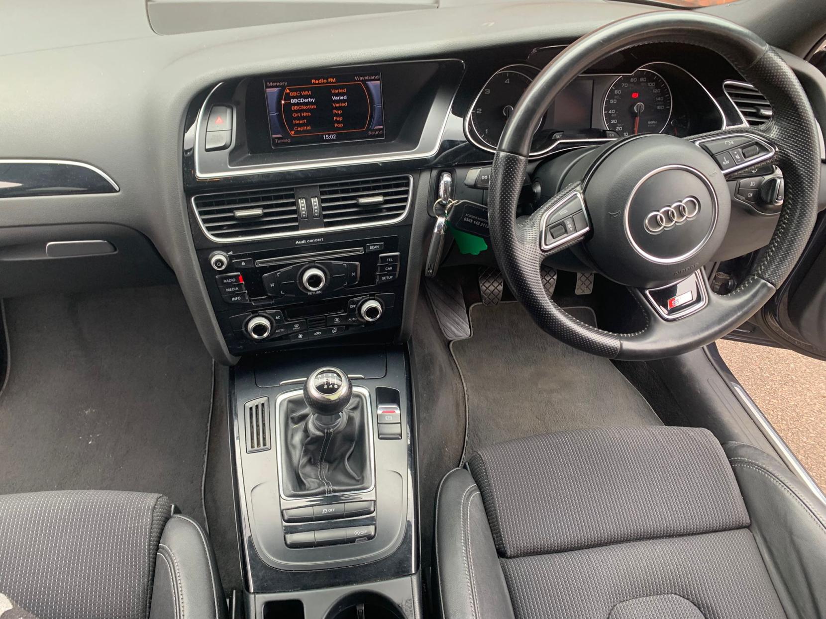 Audi A4 Avant 2.0 TDI S line Estate 5dr Diesel Manual Euro 5 (s/s) (143 ps)