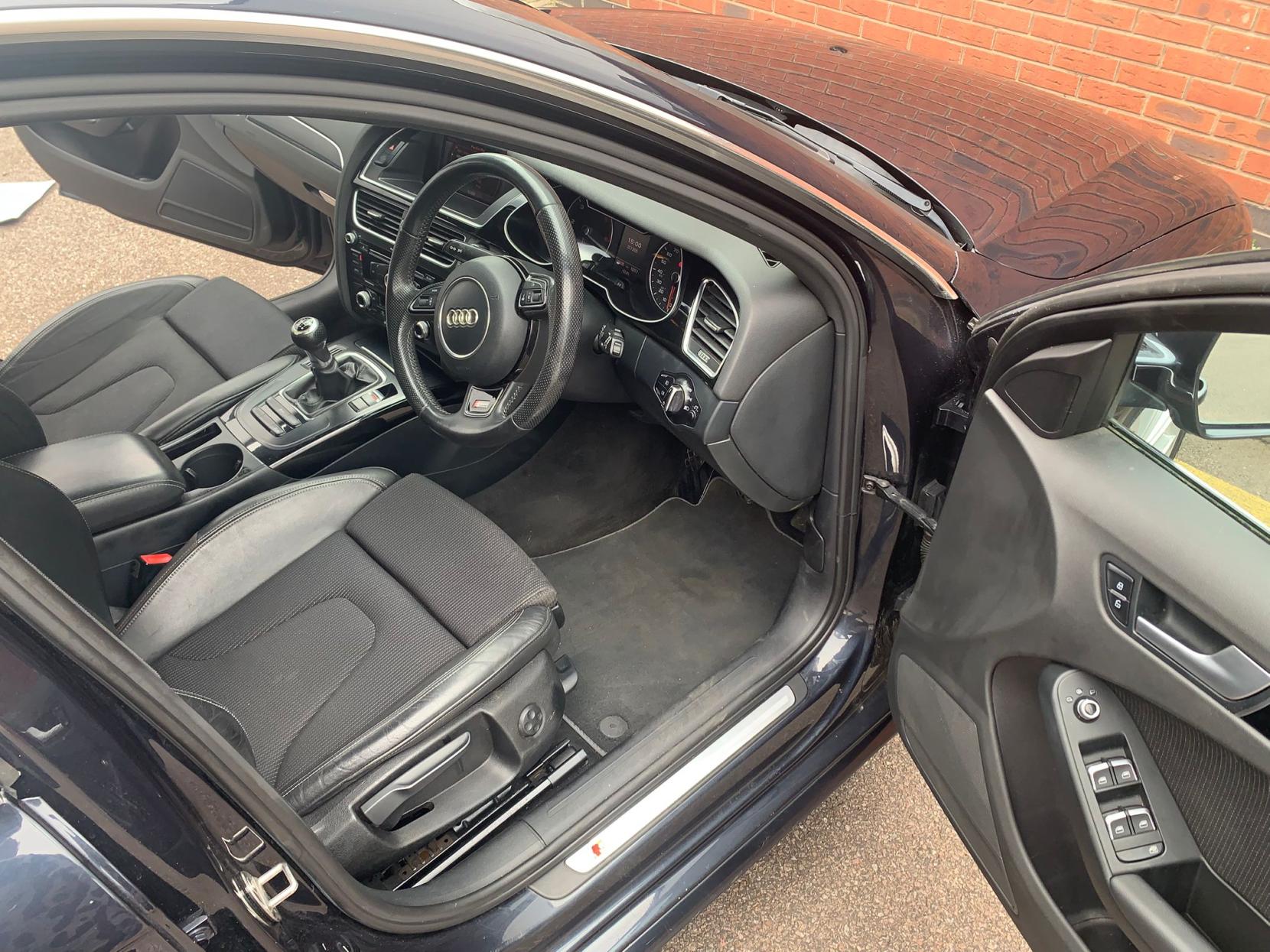 Audi A4 Avant 2.0 TDI S line Estate 5dr Diesel Manual Euro 5 (s/s) (143 ps)