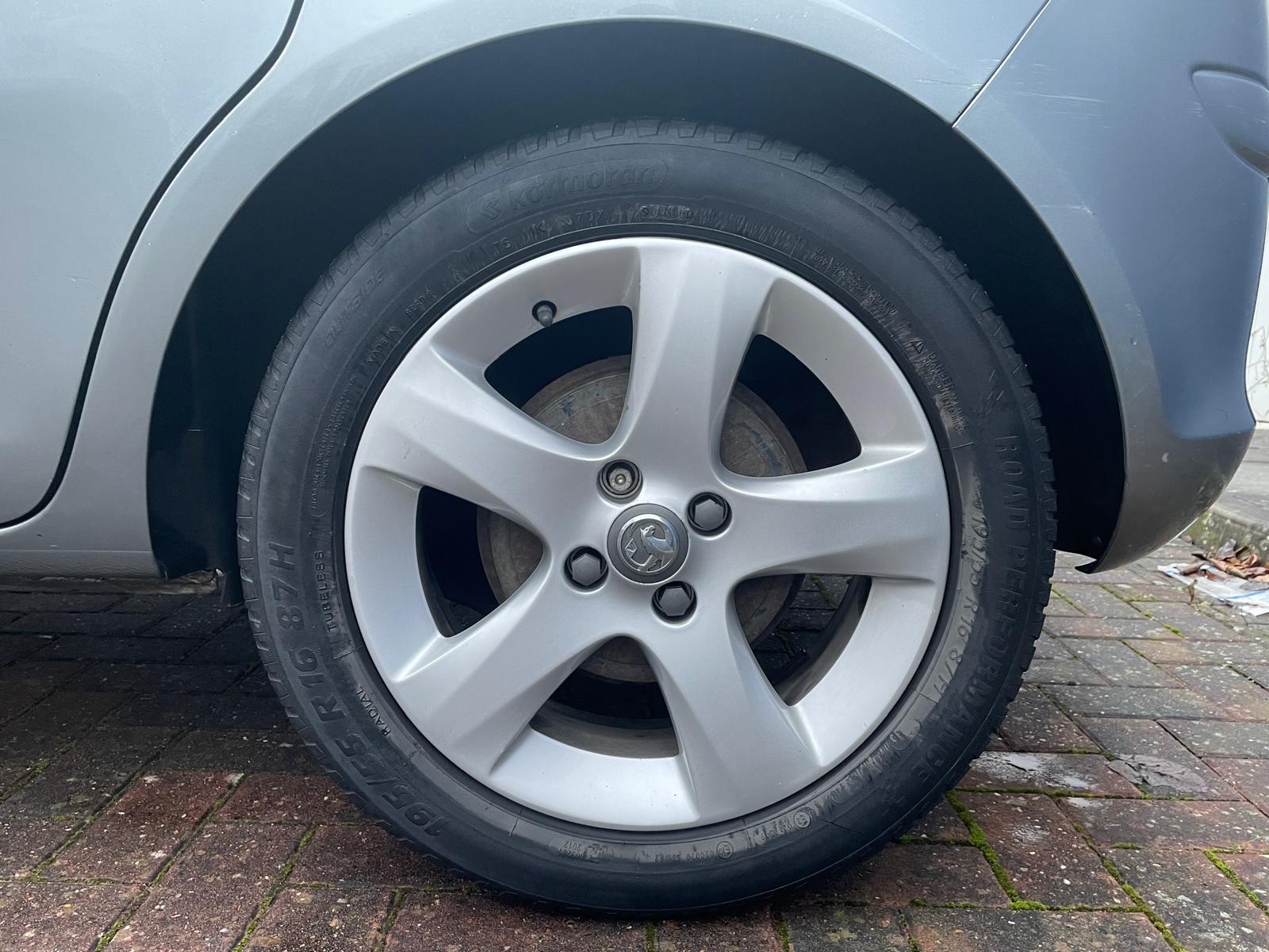 Vauxhall Corsa 1.4 16V SXi Hatchback 5dr Petrol Manual Wide Ratio Euro 5 (A/C) (100 ps)