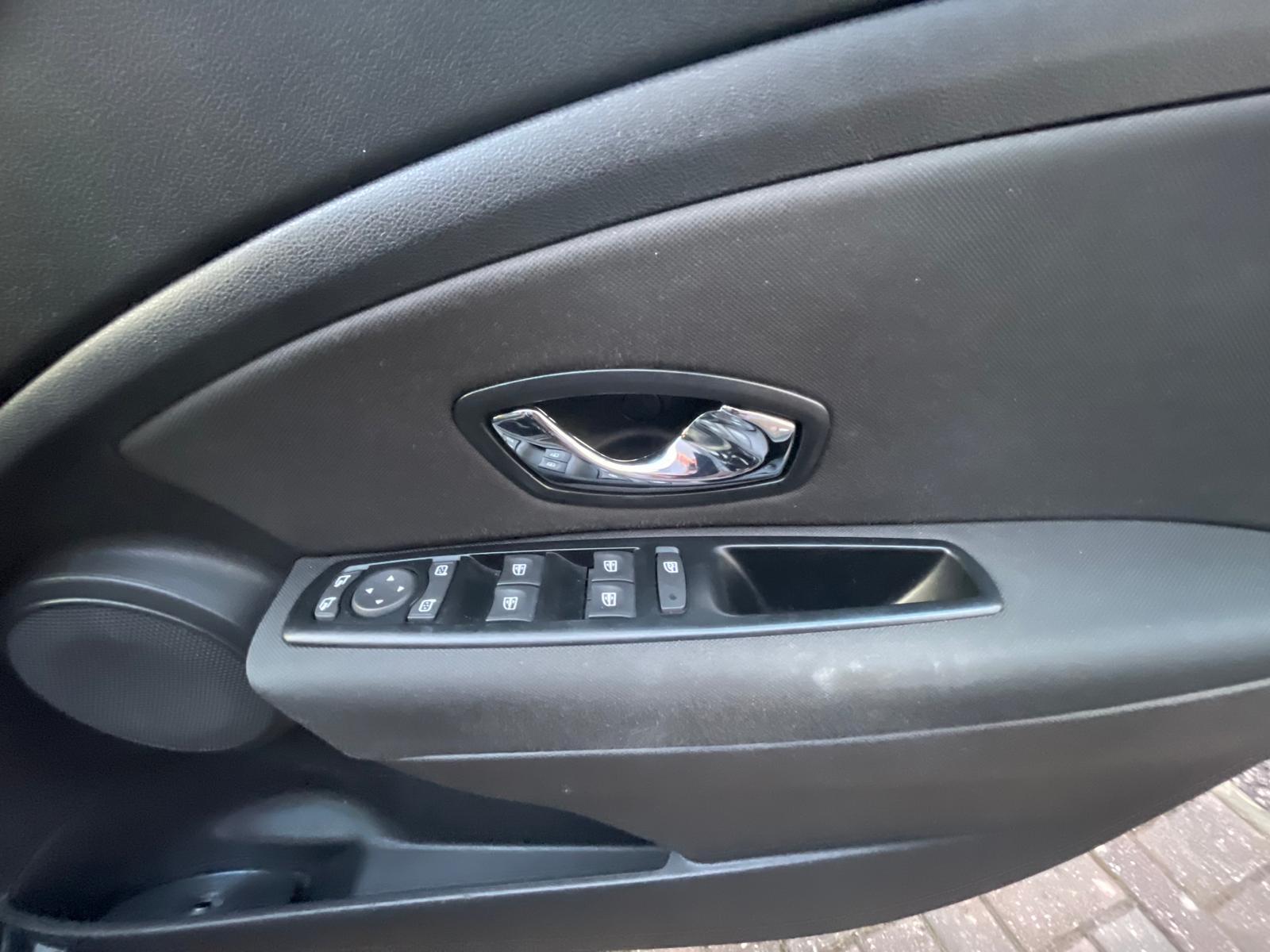 Renault Megane 1.6 VVT Knight Edition Hatchback 5dr Petrol Manual Euro 5 (110 ps)