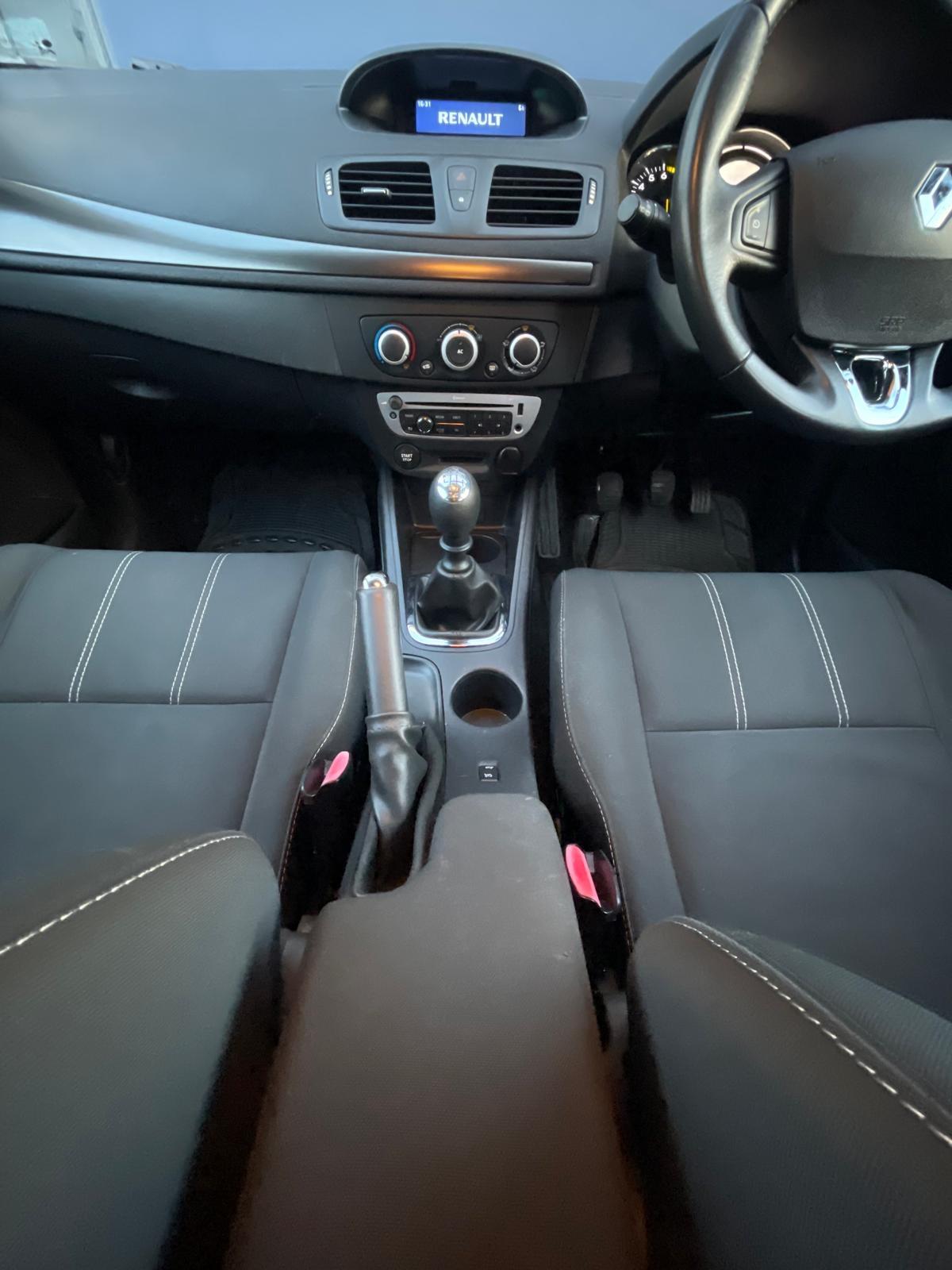 Renault Megane 1.6 VVT Knight Edition Hatchback 5dr Petrol Manual Euro 5 (110 ps)