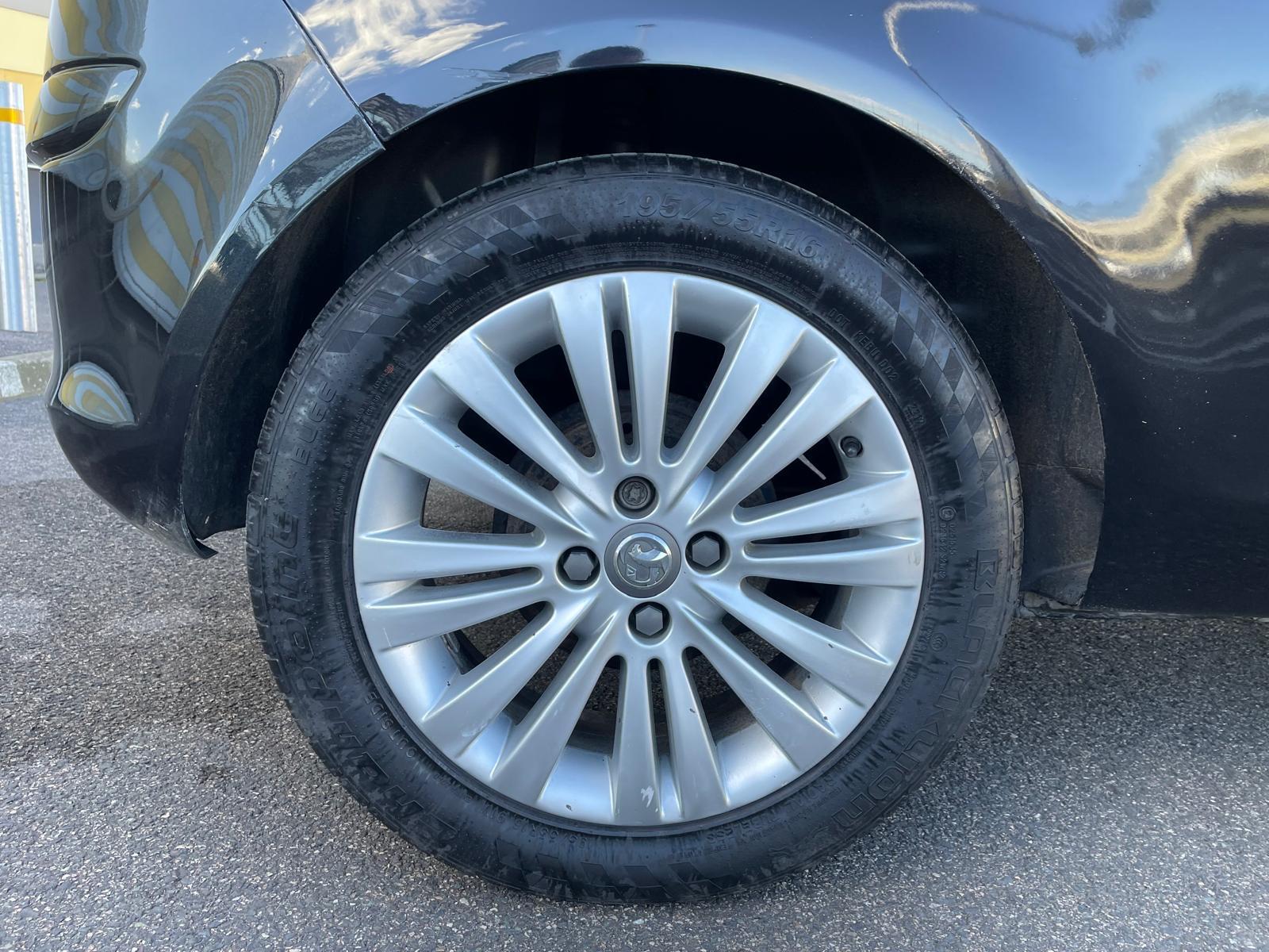 Vauxhall Corsa 1.0 ecoFLEX 12V Excite Hatchback 3dr Petrol Manual Euro 5 (A/C) (65 ps)