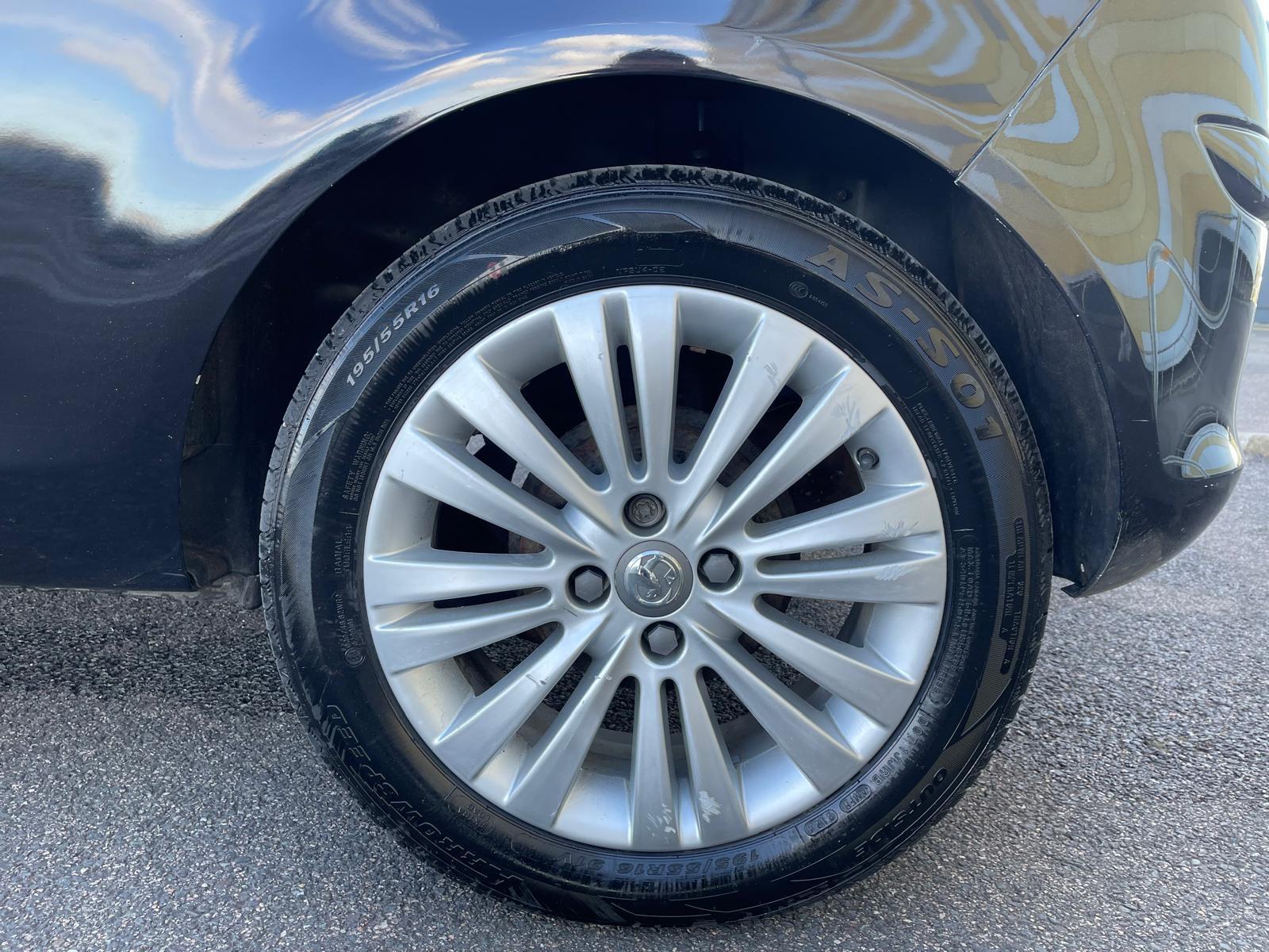 Vauxhall Corsa 1.0 ecoFLEX 12V Excite Hatchback 3dr Petrol Manual Euro 5 (A/C) (65 ps)